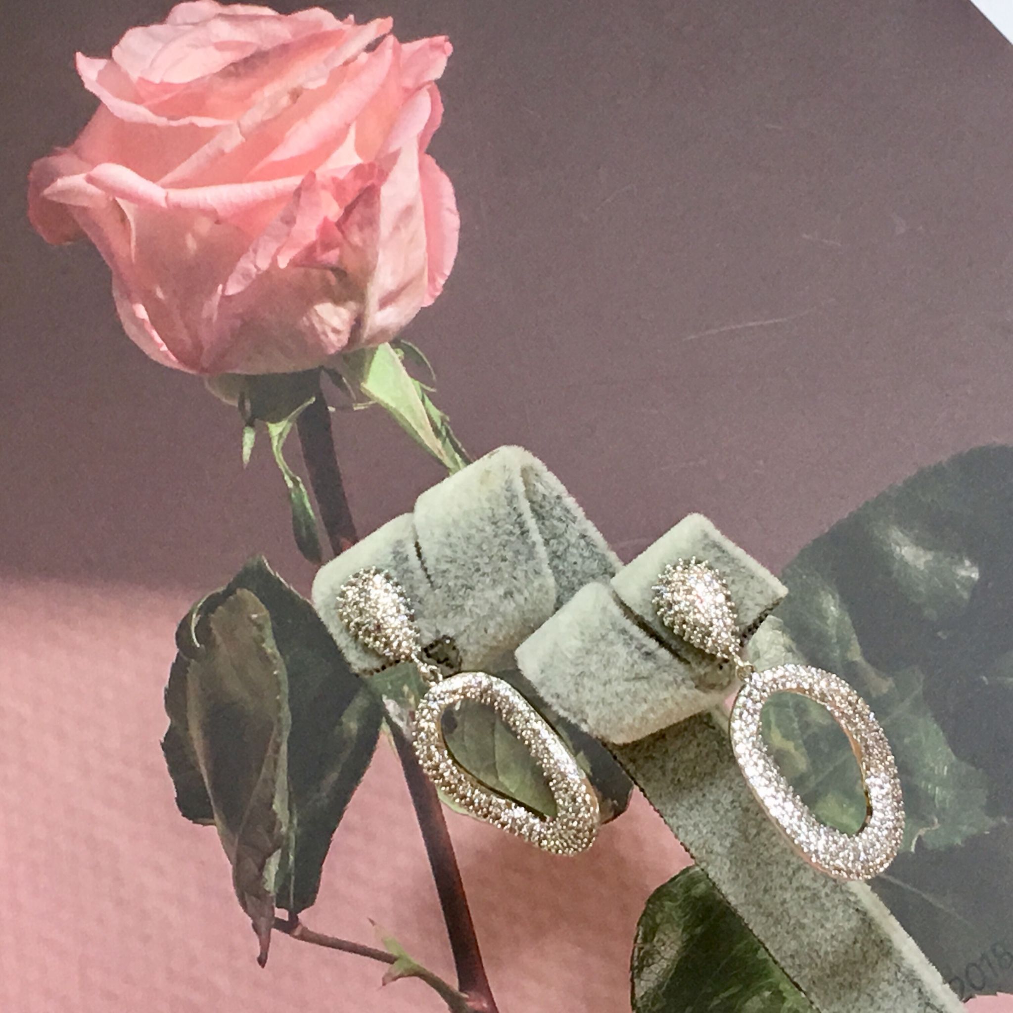 BÔNG TAI GIỌT NƯỚC PHA LÊ (AE)