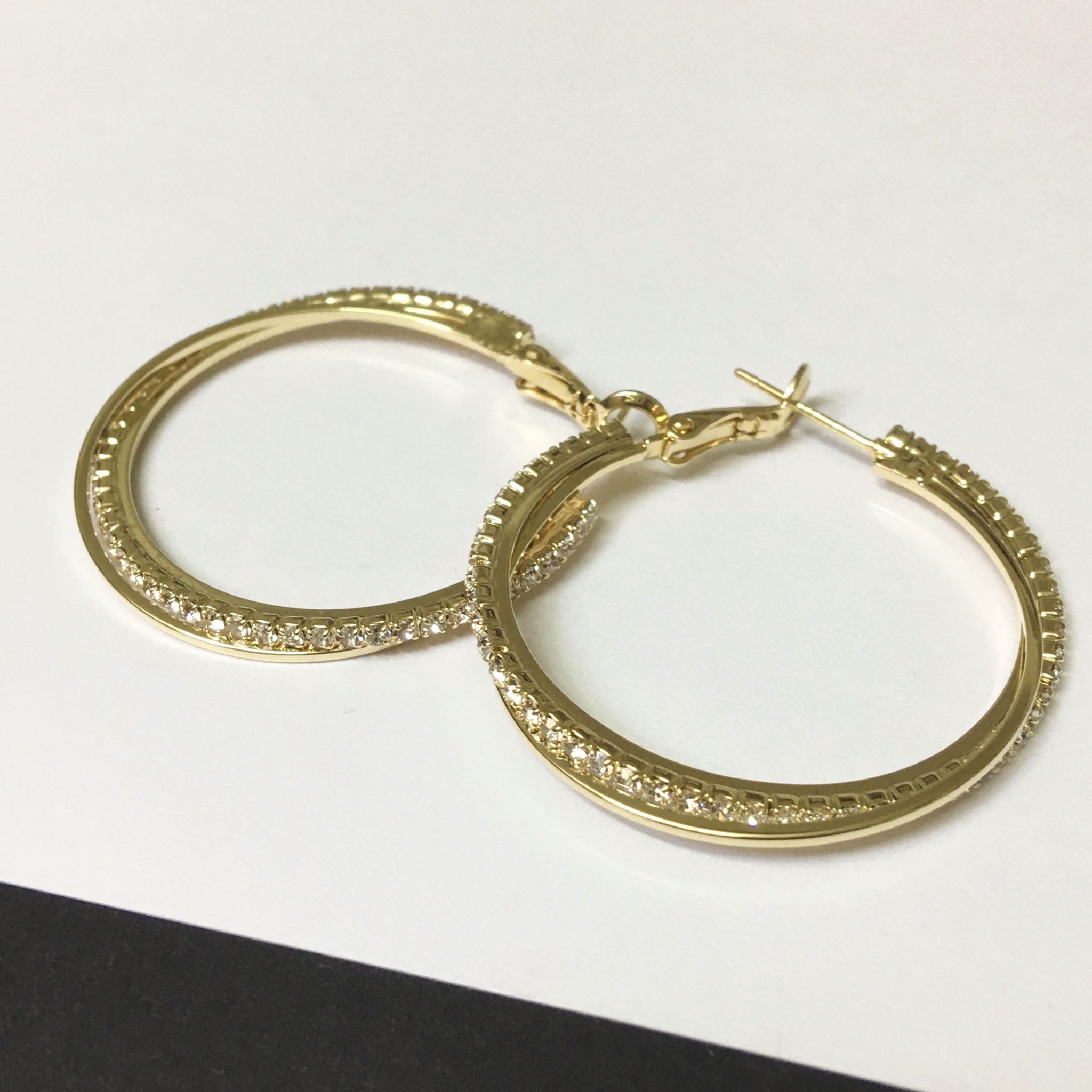 Bông Tai Khoen Tròn Màu Vàng 3,6cm Pha Lê Trắng (AK)