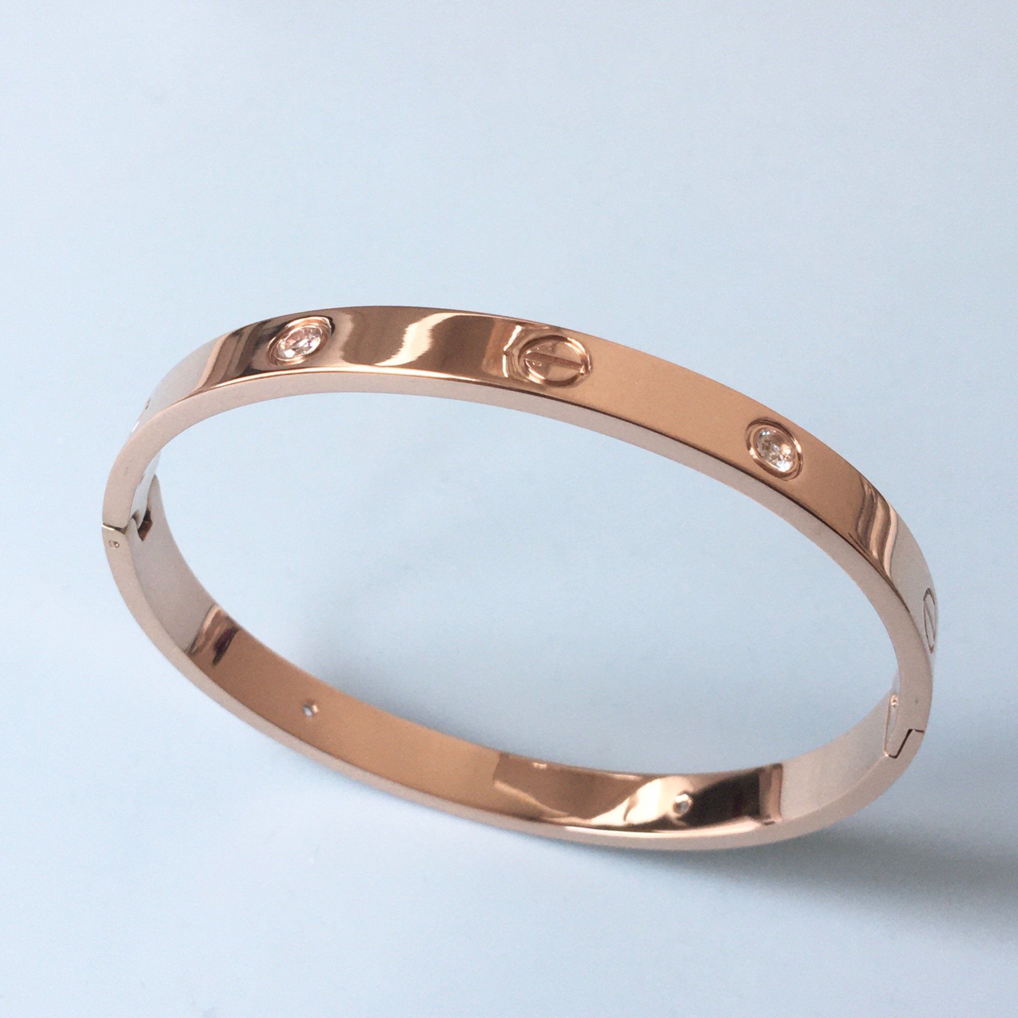 Vòng Tay Nam, Nữ TiTan Cao Cấp - Cartier Màu Vàng Hồng Pha Lê Trắng (AH)