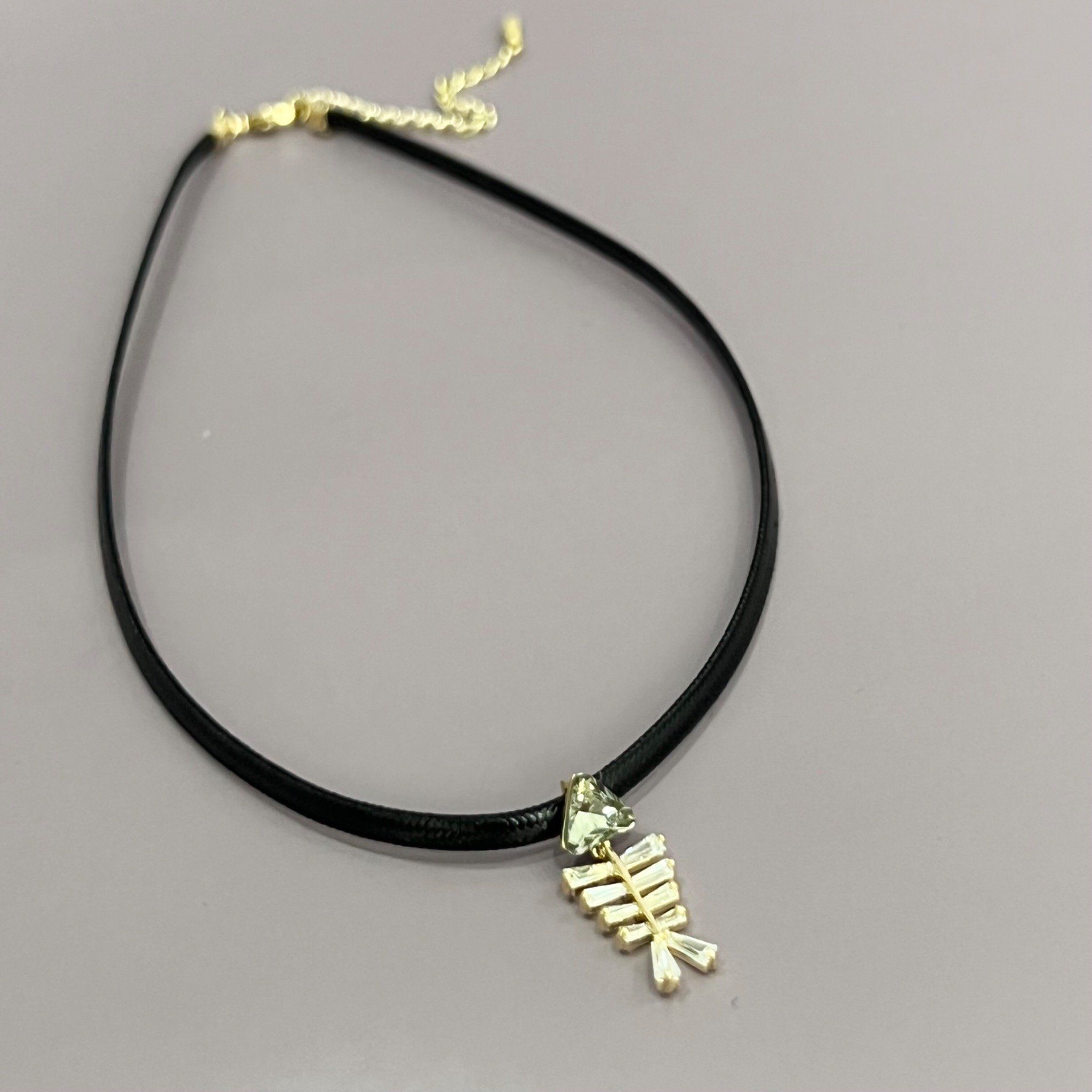 Dây Chuyền Ngắn - Choker Bộ Xương Cá Pha Lê Xanh Rêu & Trắng