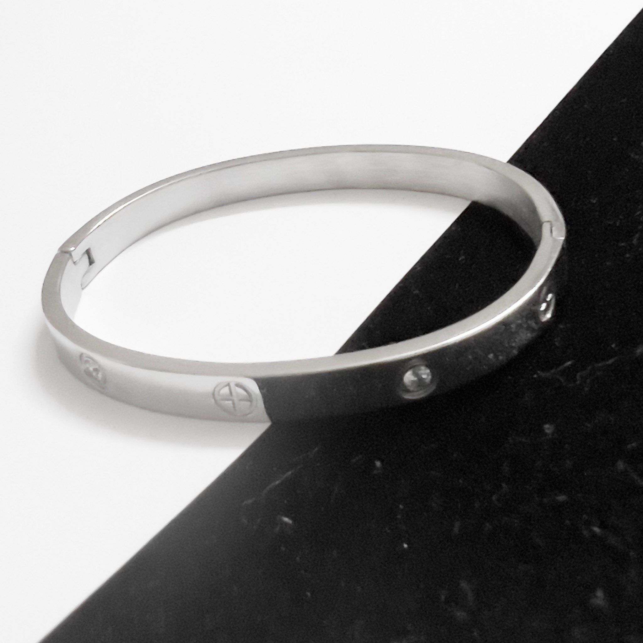 Vòng Tay Nam, Nữ TiTan Cao Cấp - Cartier Màu Trắng Pha Lê (AF)