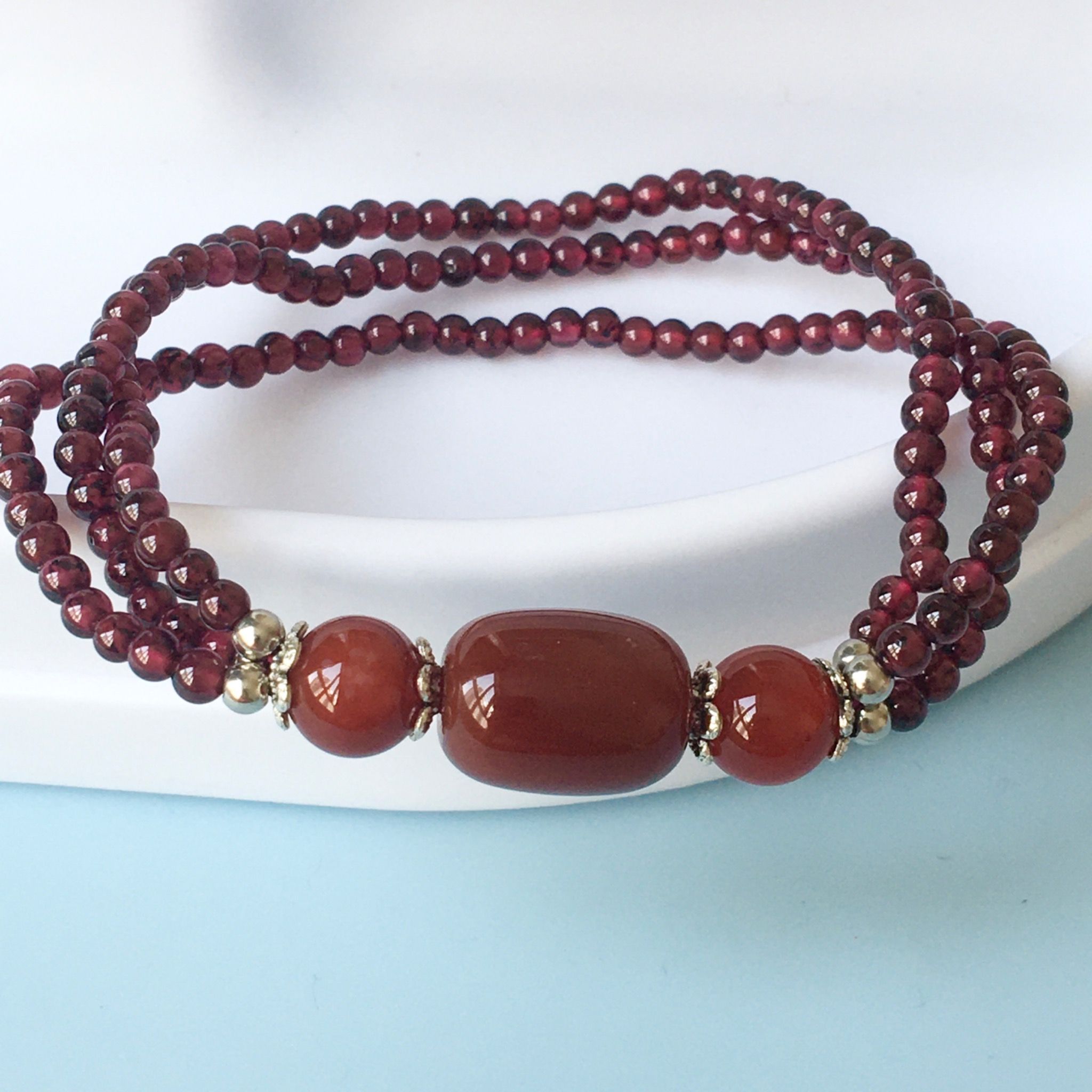 Vòng Tay Phong Thuỷ Cao Cấp - Đá Garnet Ngọc Hồng Lựu Thiên Nhiên 3 Vòng May Mắn & Bình An