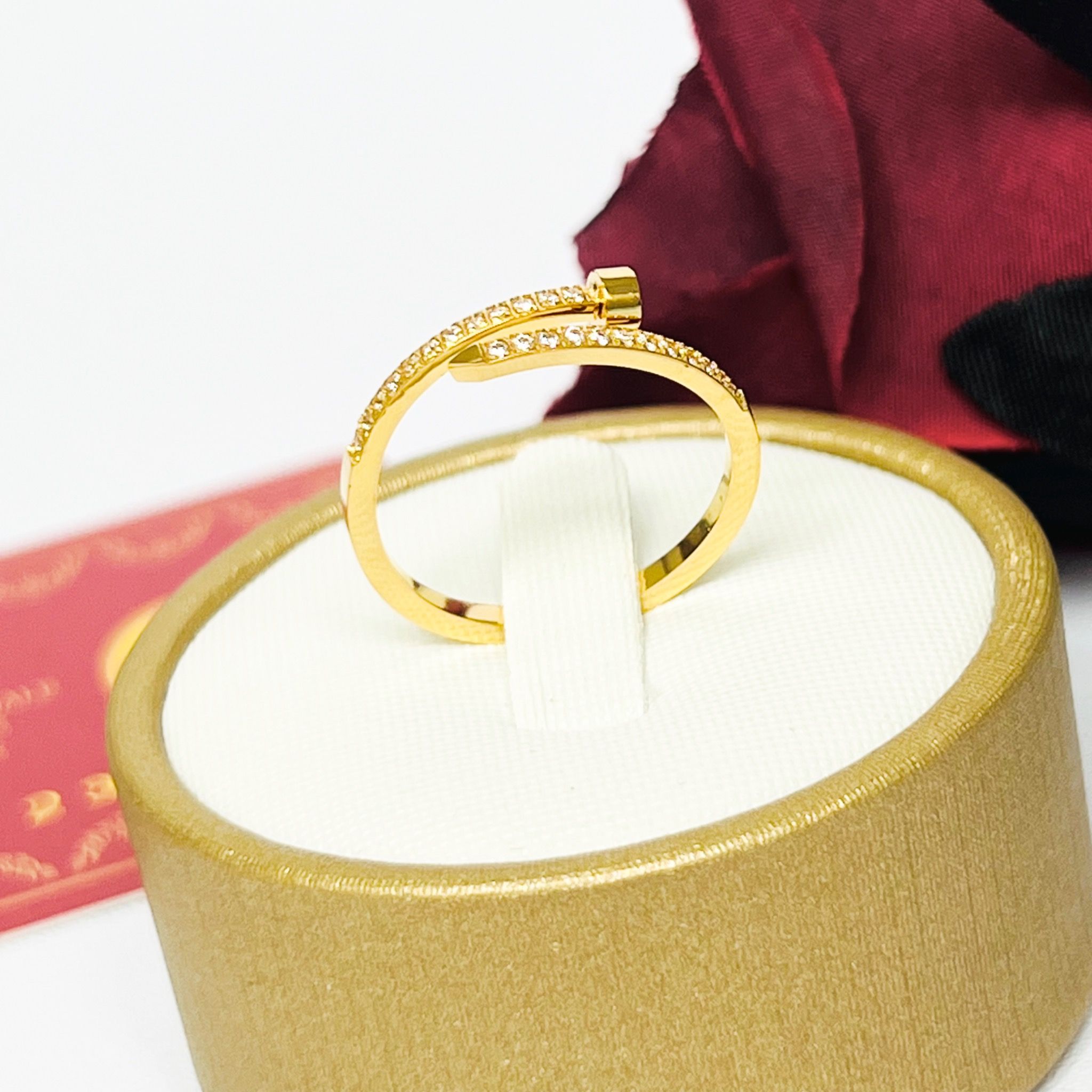 Nhẫn Titan Cao Cấp - Cây Đinh Cartier Màu Vàng Pha Lê (AJ)