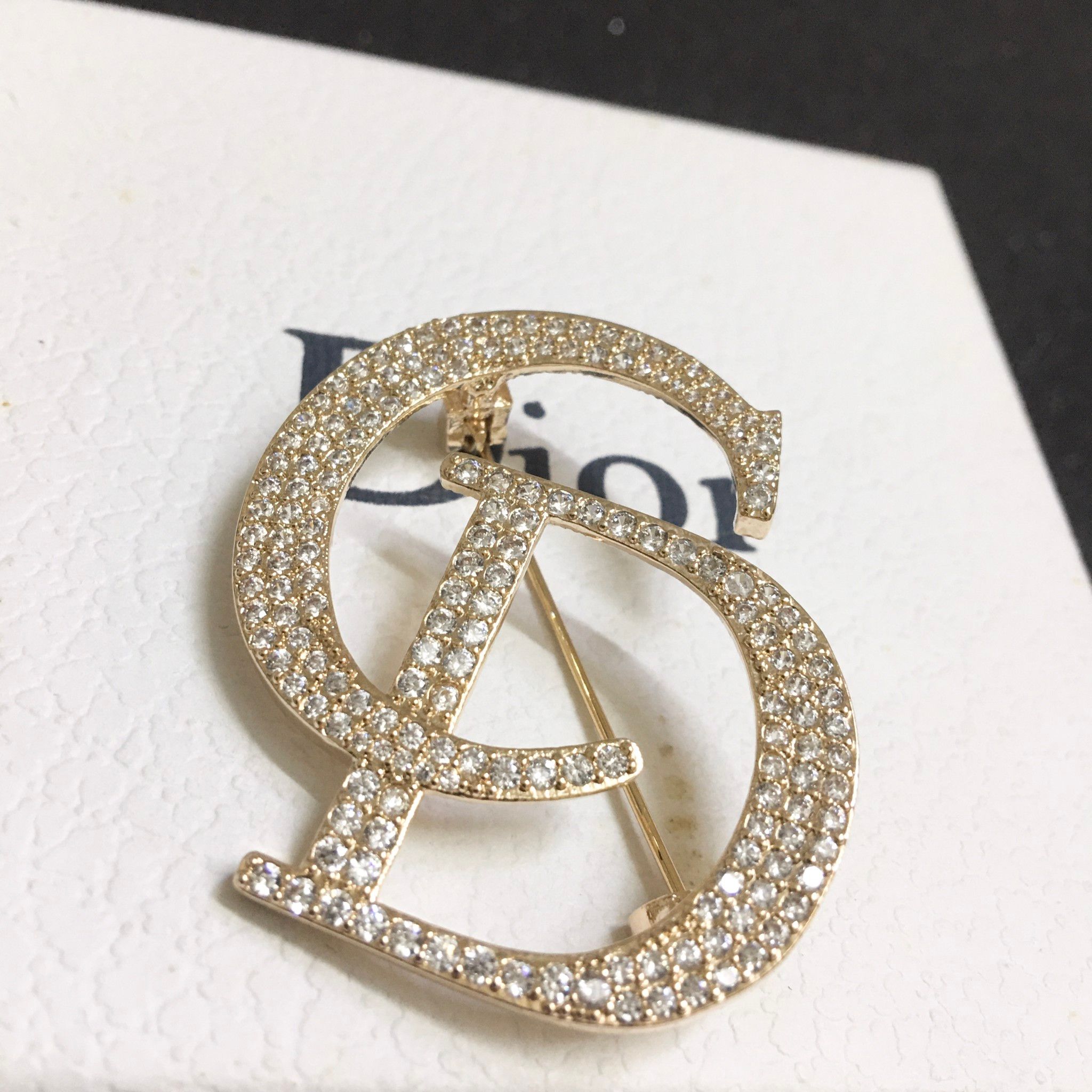 Cài Áo Nam, Nữ - Dior Màu Vàng Hồng Pha Lê Trắng (AG)