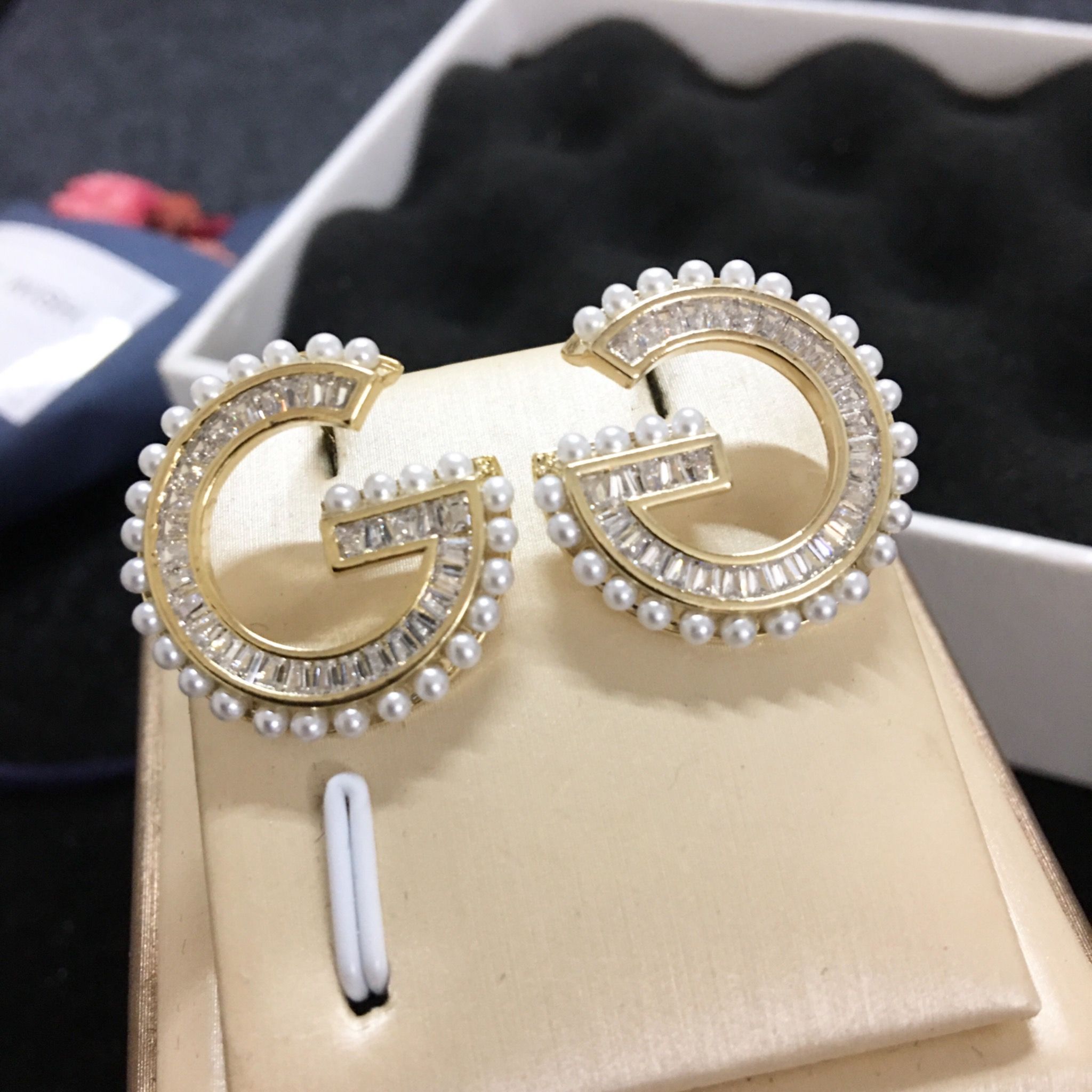 Bông Tai Gucci Bản To Màu Vàng Ngọc Trai & Pha Lê Trắng (AA)