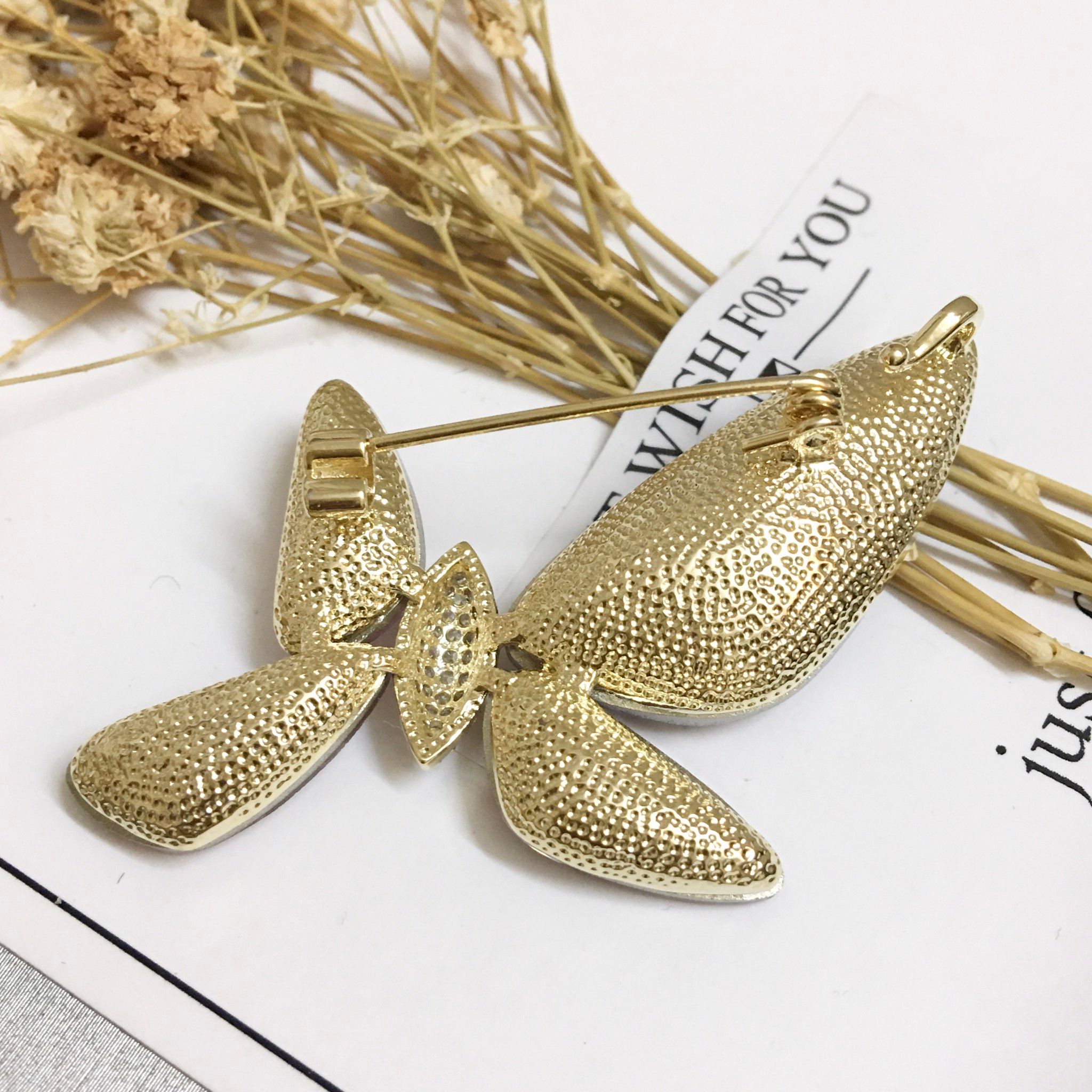 CÀI ÁO & MẶT DÂY CHUYỀN - CON BƯỚM PHA LÊ TÍM (AE)