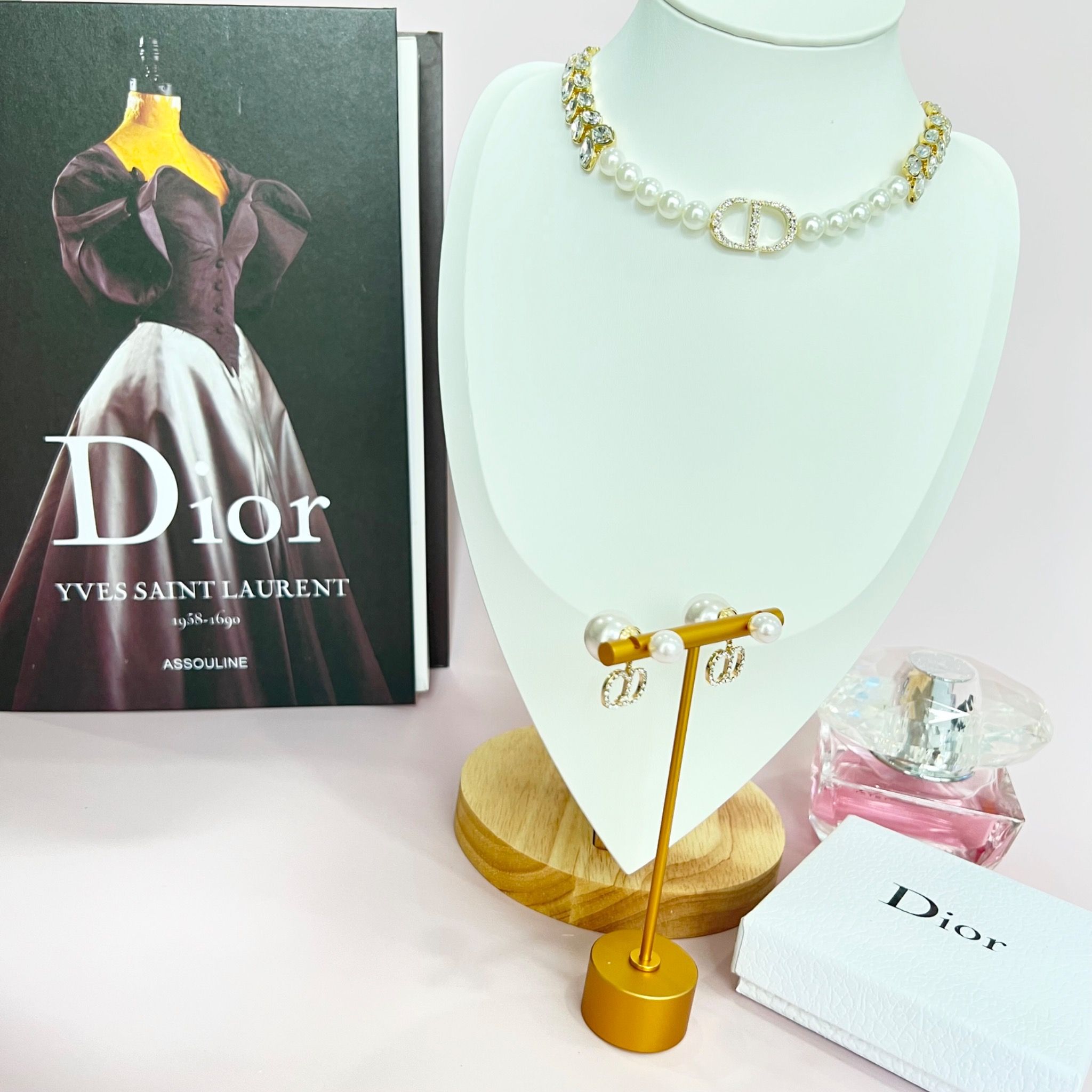 Bộ Trang Sức Di.oor Trắng - Vòng cổ Choker & Bông Tai Ngọc Trai, Pha Lê 2 Kiểu Đeo Quý Phái (AL)