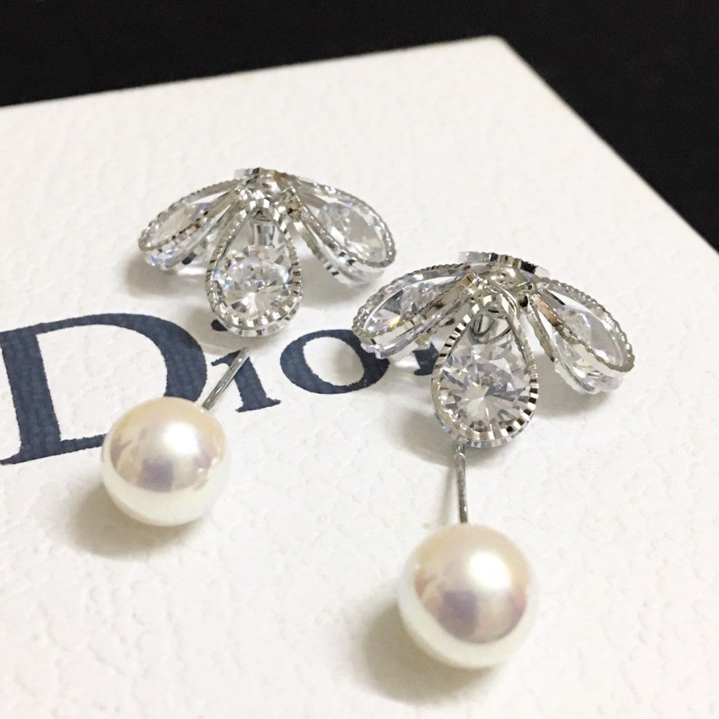 Bộ Trang Sức Dior Trắng - Vòng cổ Choker & Bông Tai Ngọc Trai, Pha Lê 2 Kiểu Đeo Quý Phái (AG)