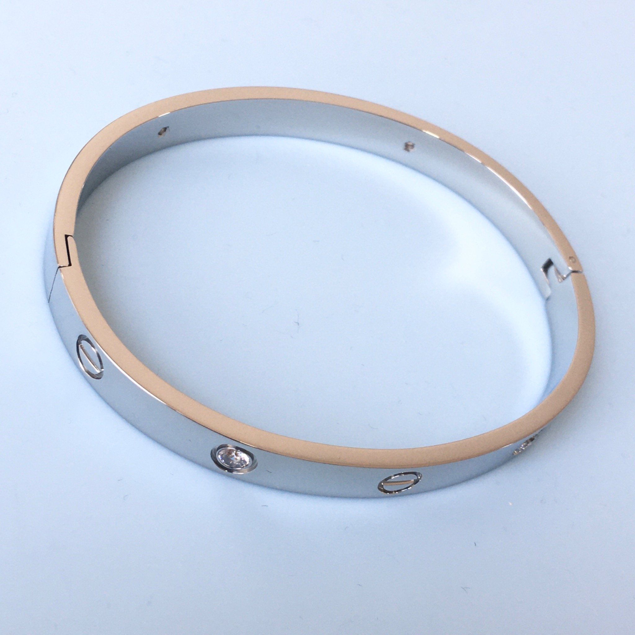 Vòng Tay Nam, Nữ TiTan Cao Cấp - Cartier Màu Trắng Pha Lê (AF)