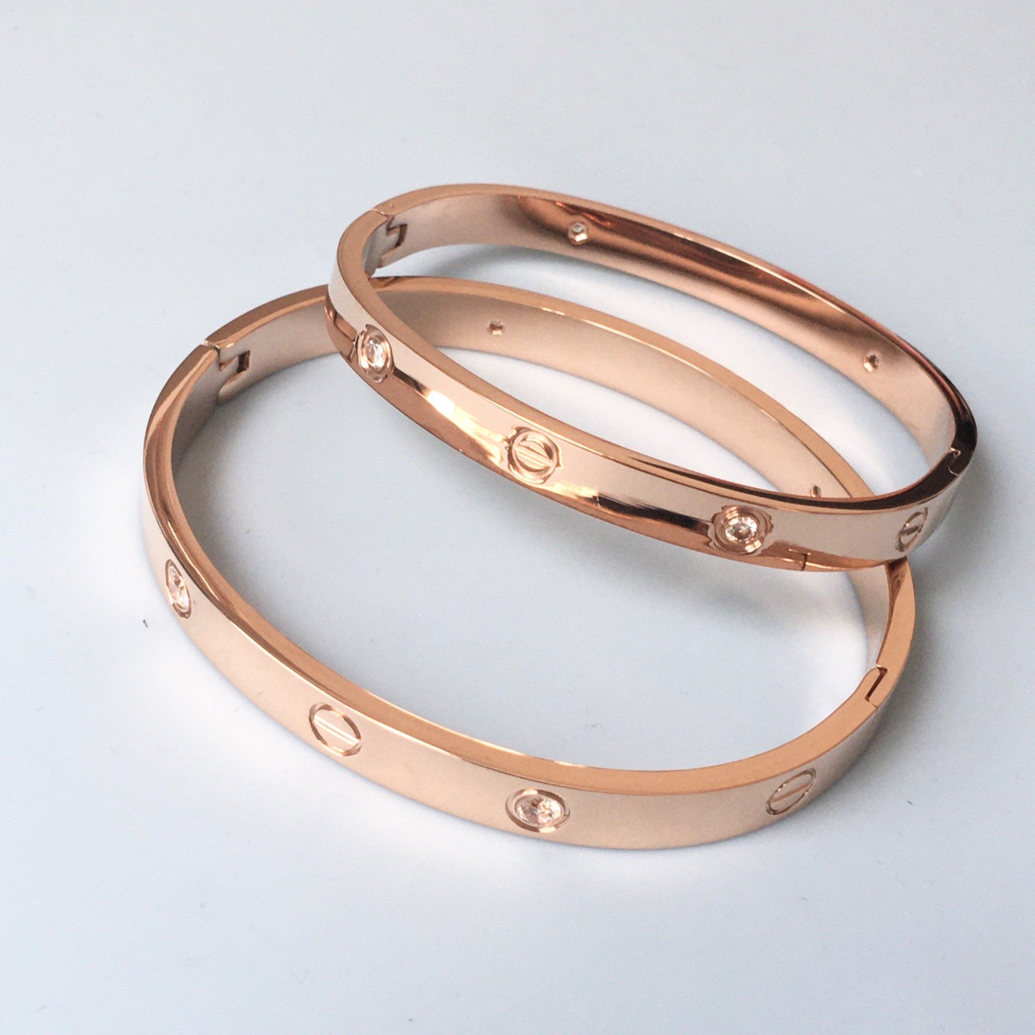 Vòng Tay Cặp Đôi Tình Yêu - Cartier Màu Vàng Hồng Titan Cao Cấp Pha Lê (AA)