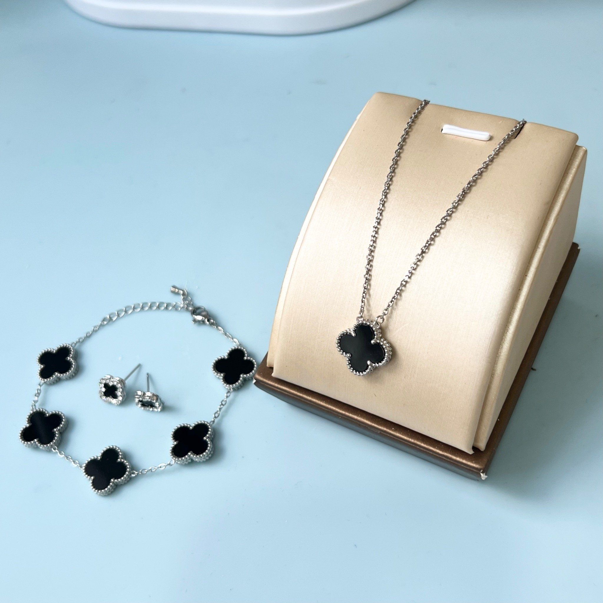 Bộ Trang Sức Cỏ 4 Lá May Mắn Trắng Đen Size 1cm - Dây Chuyền, Vòng Tay & Bông Tai Pha Lê (AN)