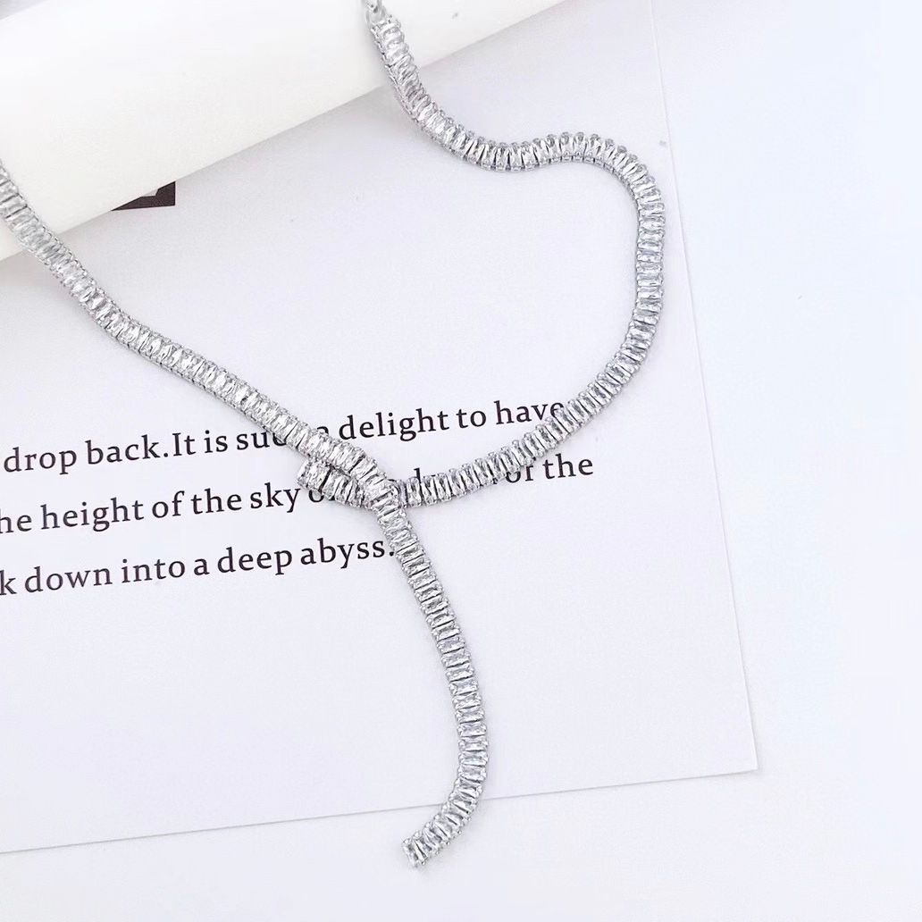 Dây Chuyền Ngắn - Choker Pha Lê Vuông Tinh Tế (AR)