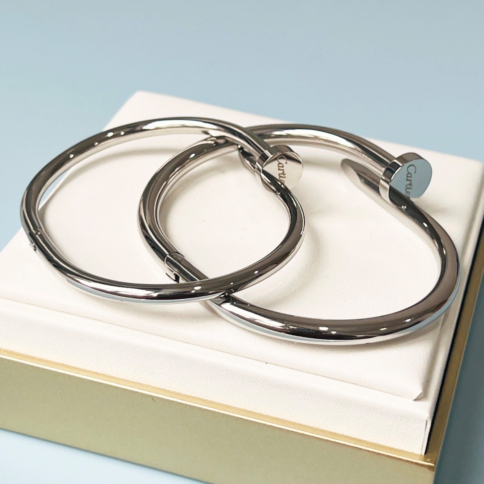 Vòng Tay Cặp Đôi Tình Yêu - Cartier Cây Đinh Màu Trắng Titan Cao Cấp (AM)