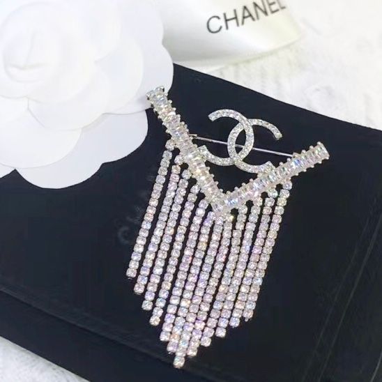 Cài Áo Nam, Nữ - Chanel Màu Trắng Pha Lê (CA)