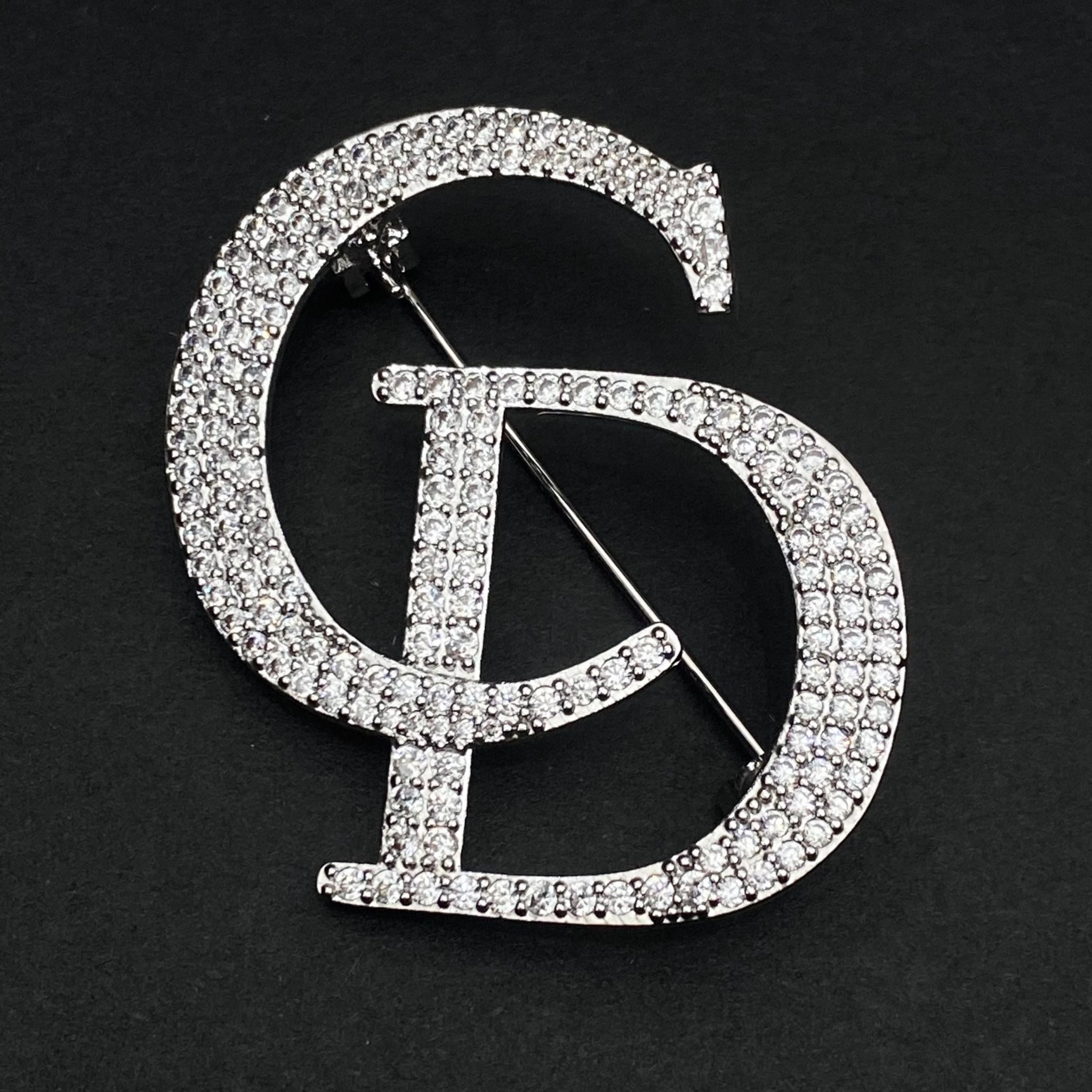 Cài Áo Nam, Nữ - Dior Màu Trắng Pha Lê (AO)