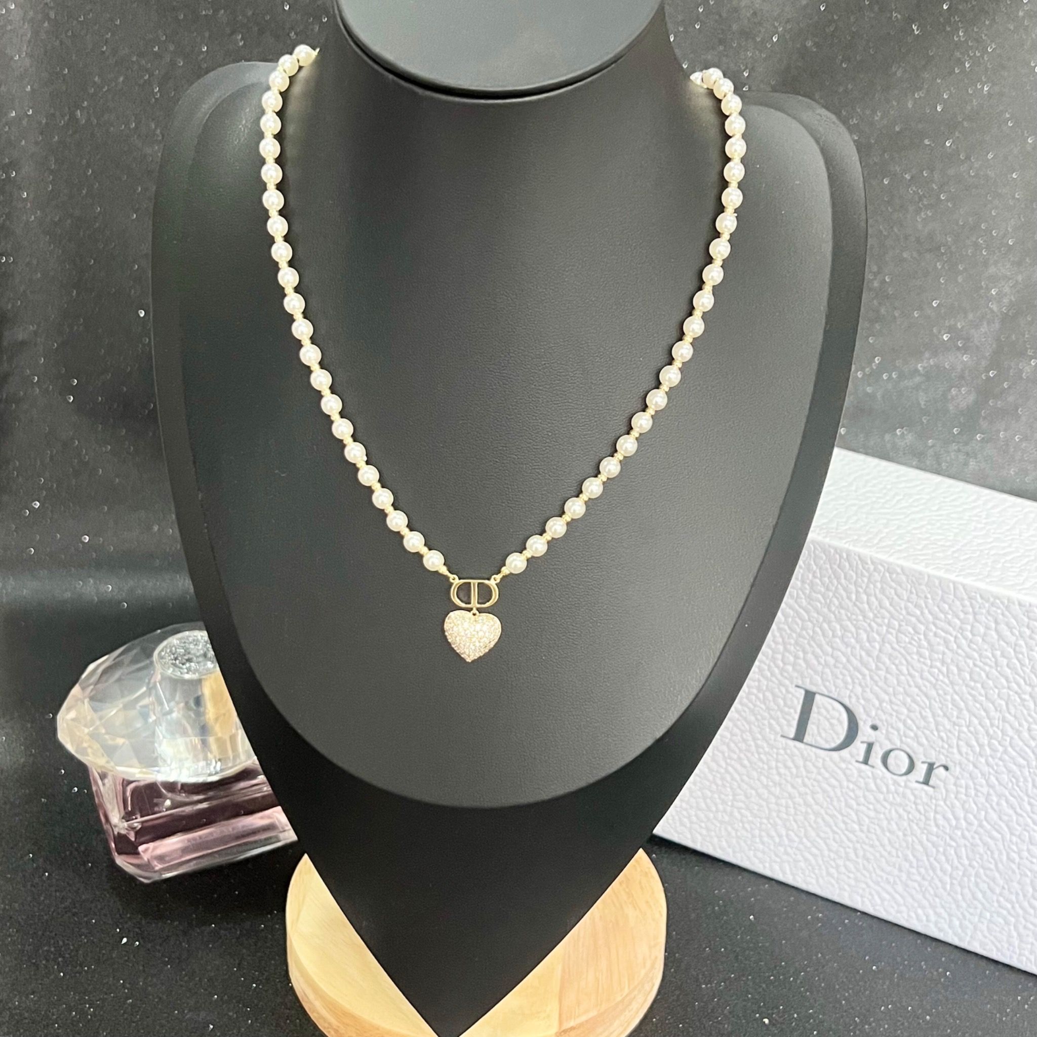 Dây Chuyền Ngắn - Dior Trái Tim Màu Vàng Ngọc Trai & Pha Lê Trắng (AI)