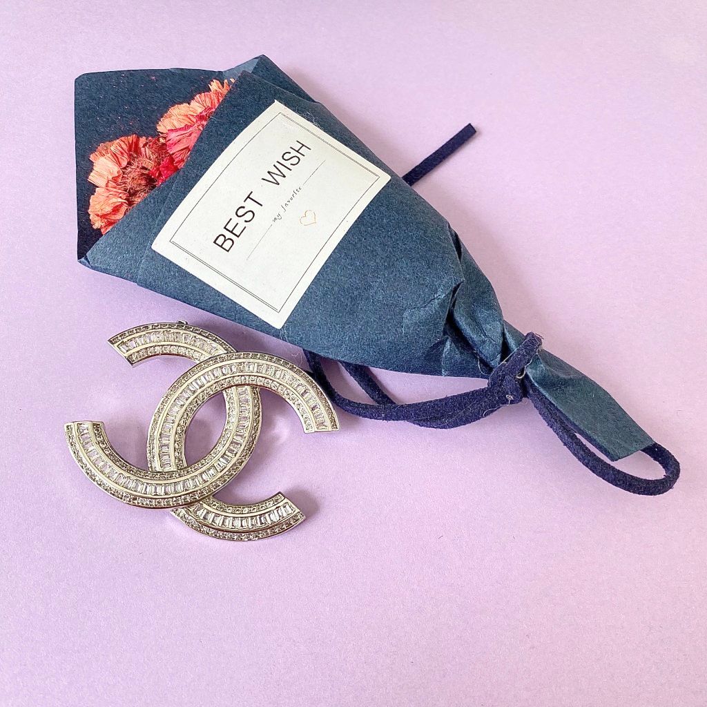 Cài Áo Nam, Nữ - Chanel Màu Trắng Pha Lê (BR)