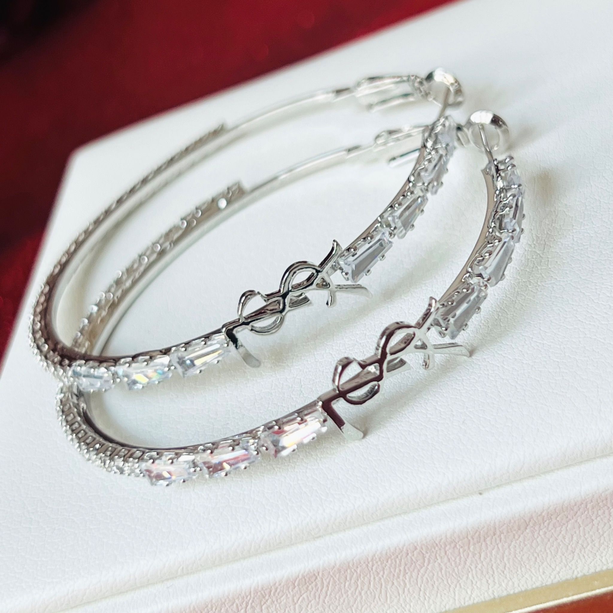 Bông Tai Khoen Tròn YSL Màu Trắng 4,3cm Pha Lê (BT)
