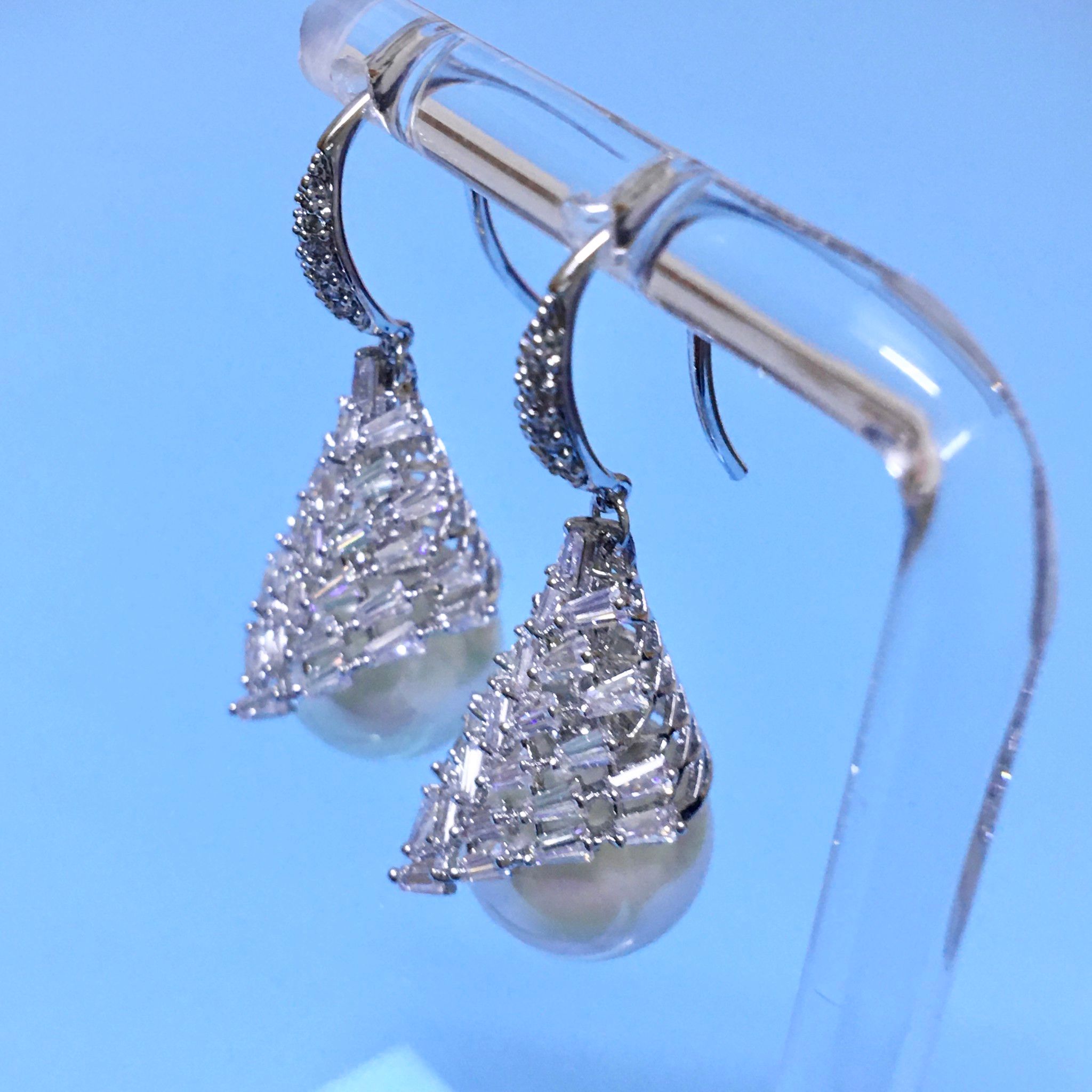 KHUYÊN TAI GIỌT NƯỚC PHA LÊ & HẠT NGỌC (AH)