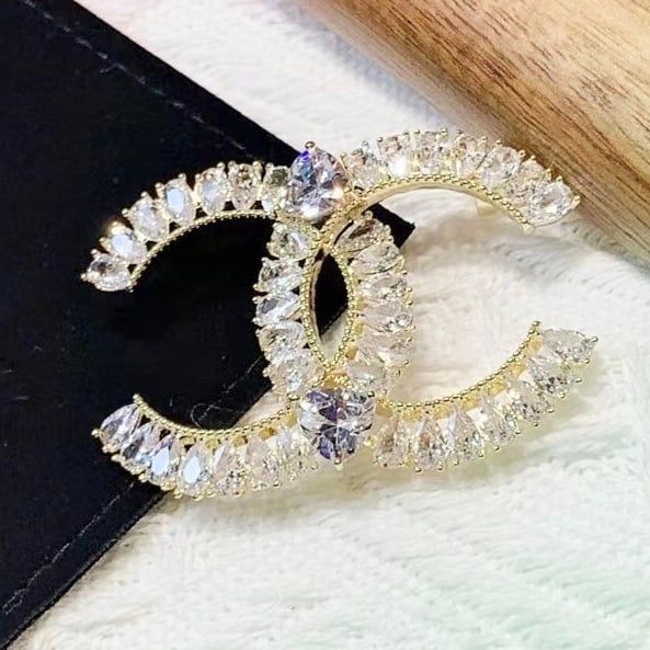 Cài Áo Nam, Nữ - Chanel Màu Vàng Pha Lê Trắng (CJ)