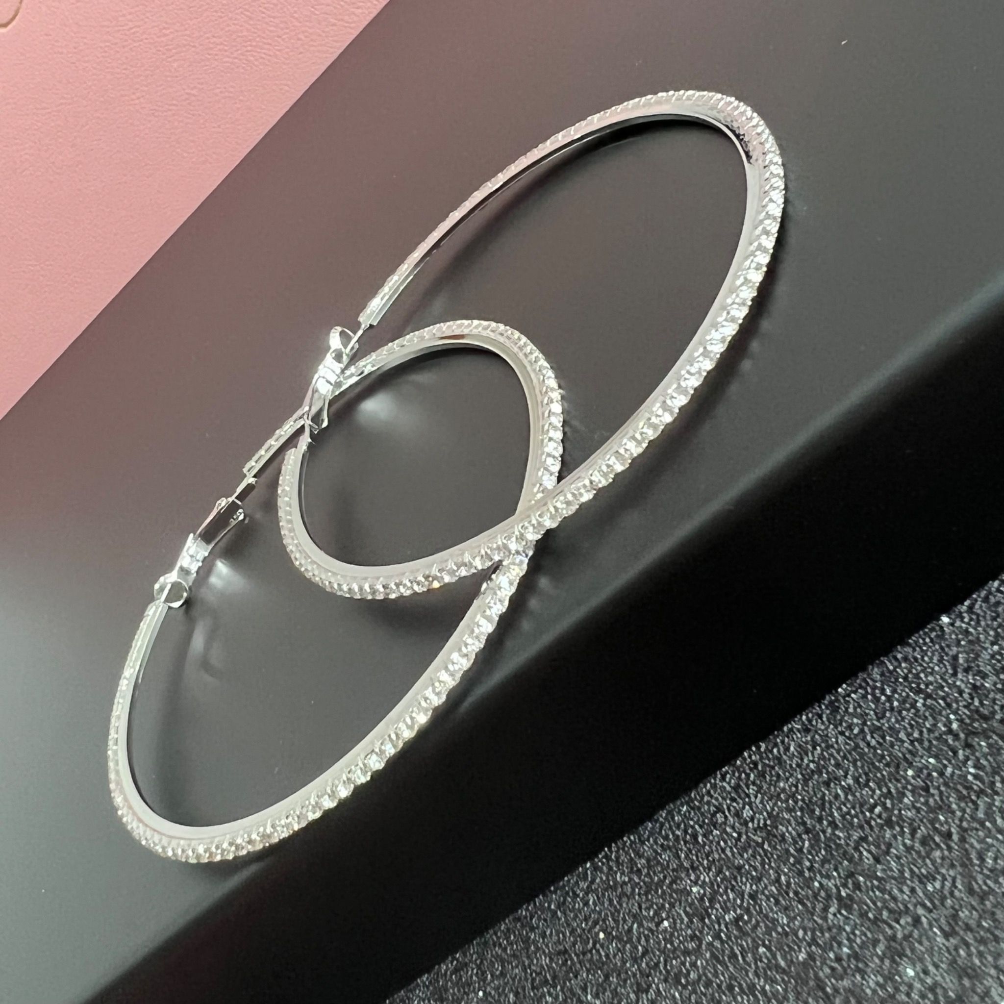 Bông Tai Khoen Tròn Bản To Màu Trắng 6,3cm Pha Lê (BP)