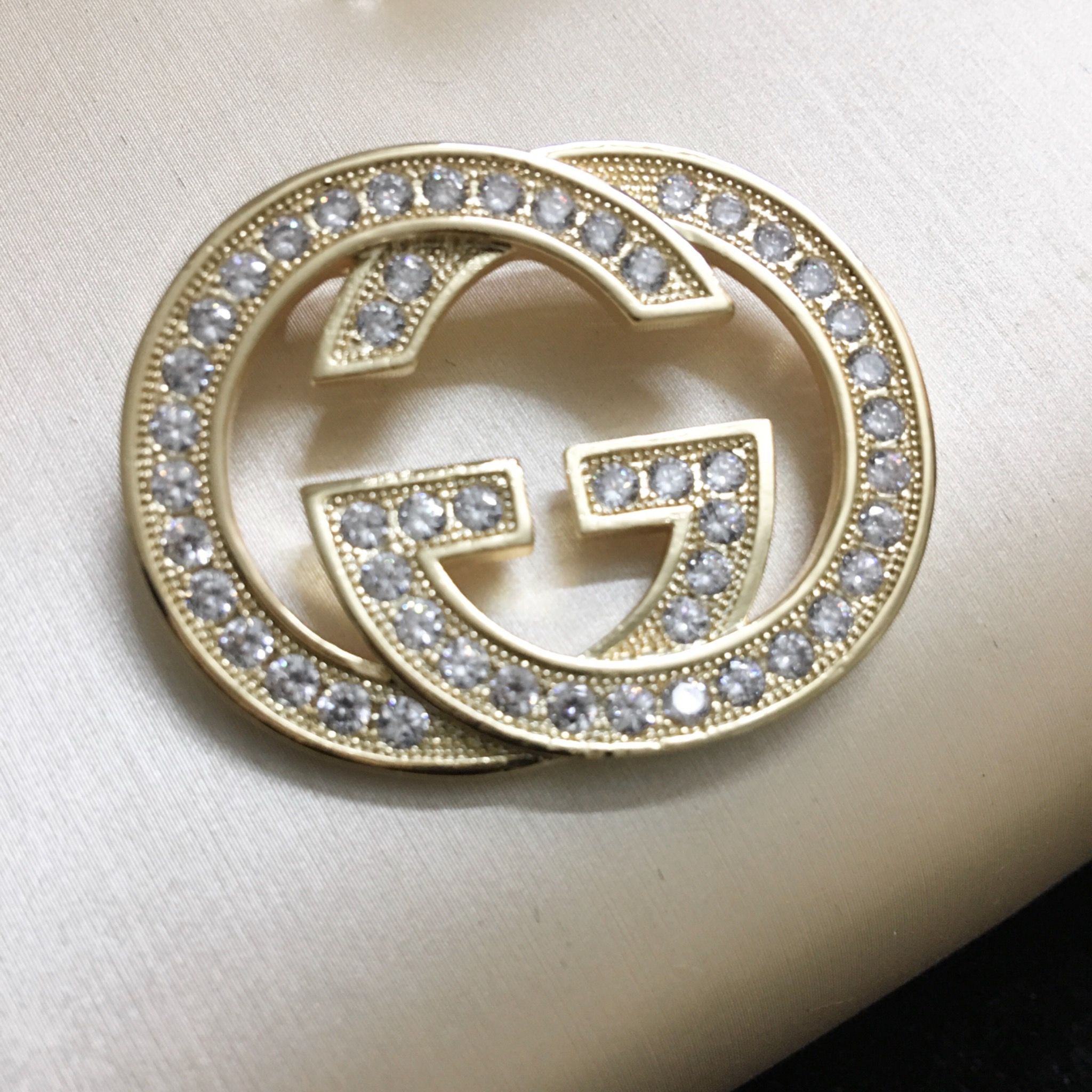 Cài Áo Nam, Nữ - Gucci Màu Vàng Pha Lê Trắng (AF)