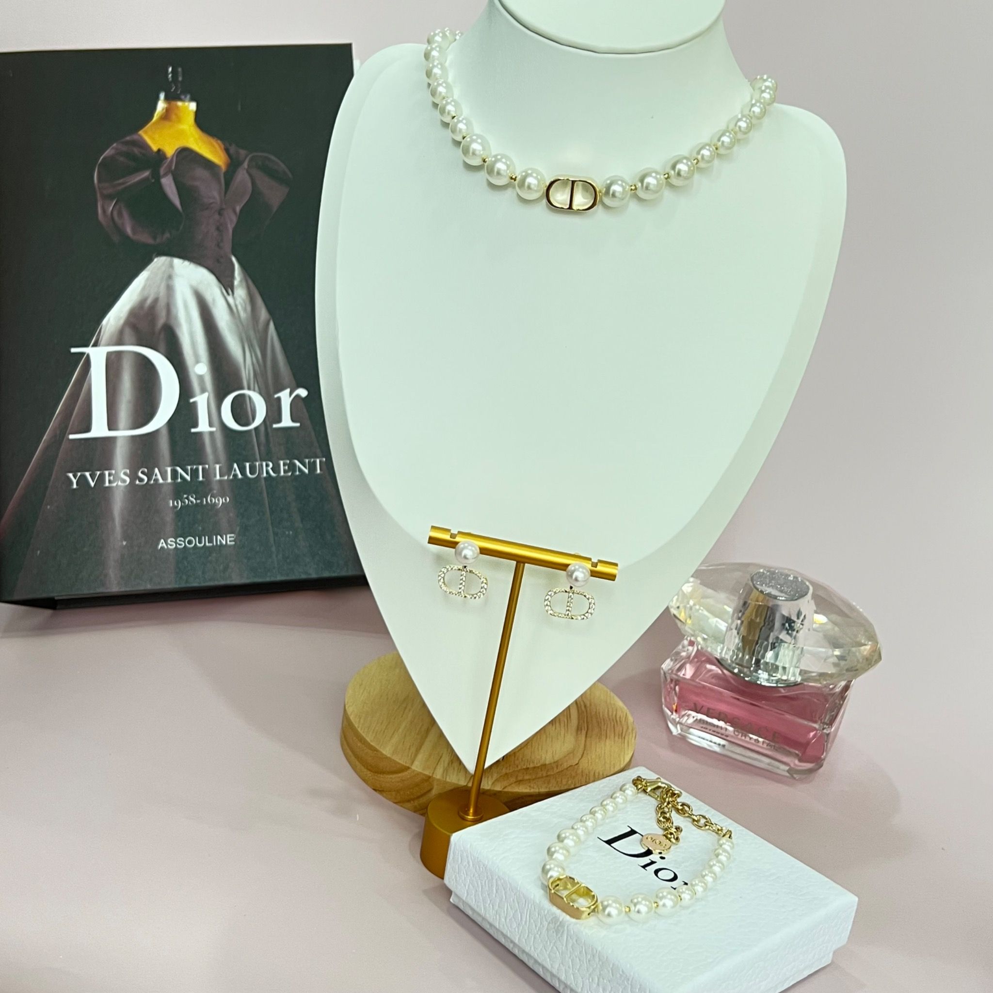 Bộ Trang Sức Dior Vàng - Vòng cổ Choker, Vòng Tay & Bông Tai Ngọc Trai, Pha Lê 3 Kiểu Đeo Quý Phái (AD)