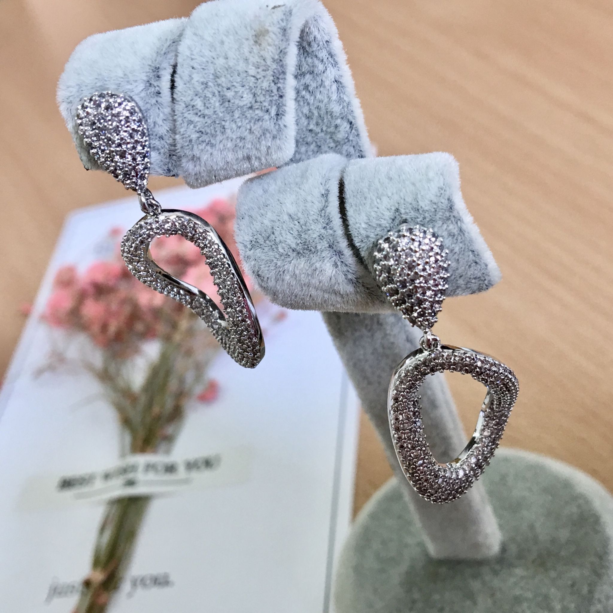 BÔNG TAI GIỌT NƯỚC PHA LÊ (AE)