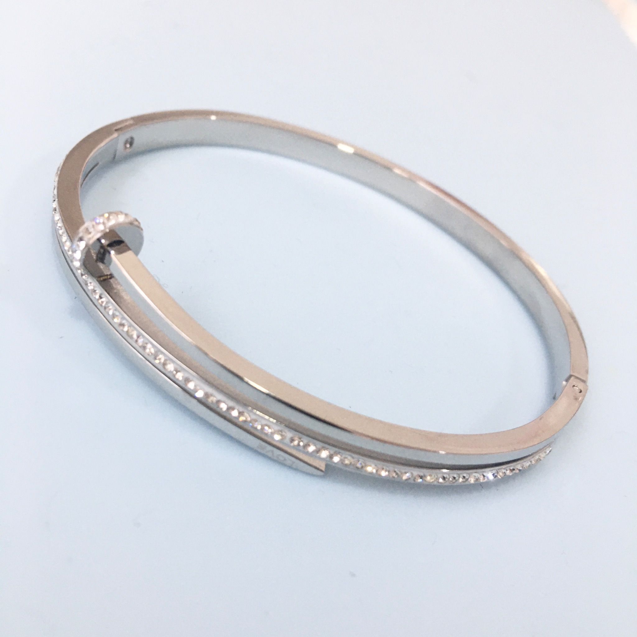 Vòng Tay TiTan Cao Cấp - Cây Đinh Cartier Pha Lê Trắng (AE)
