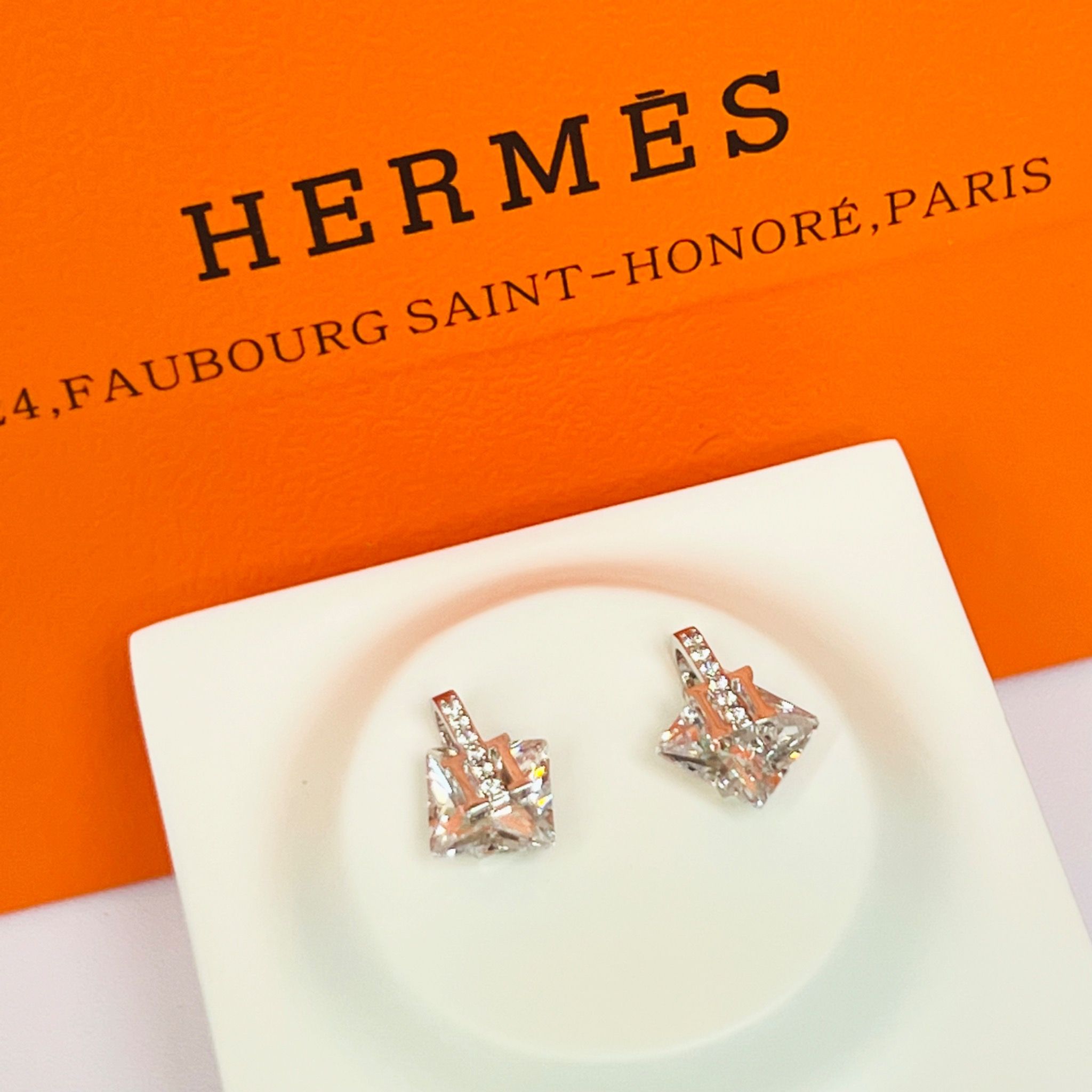 Bộ Trang Sức Hermes Trắng - Vòng Tay, Nhẫn & Bông Tai Pha Lê (AC)
