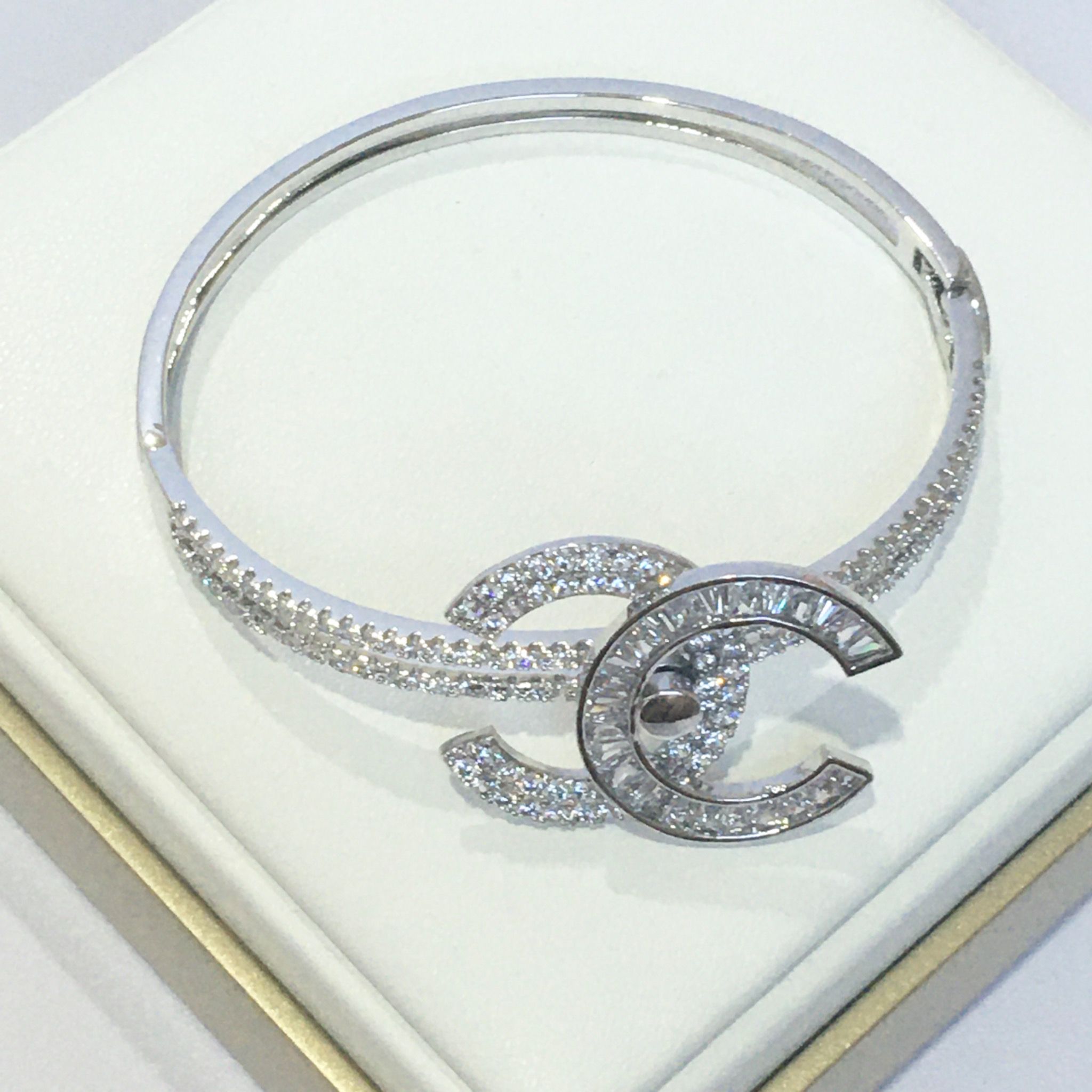 Vòng Tay Chanel Pha Lê Trắng (AF)