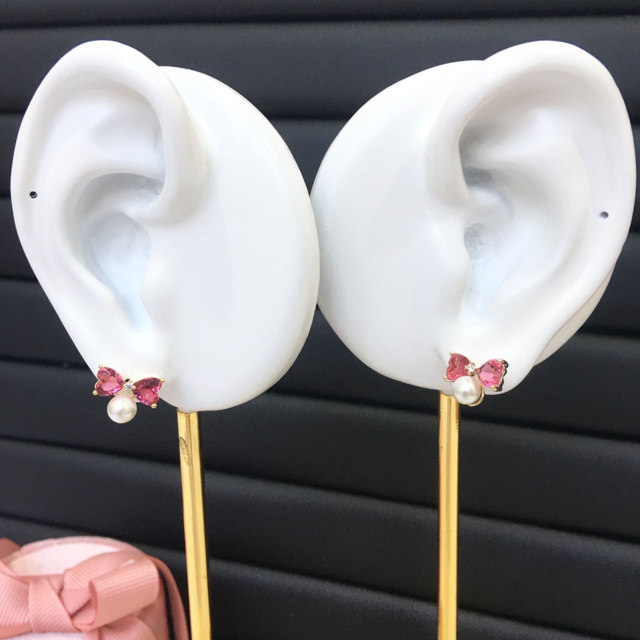 Bông Tai Cái Nơ Màu Vàng Ngọc Trai & Pha Lê Hồng (AS)
