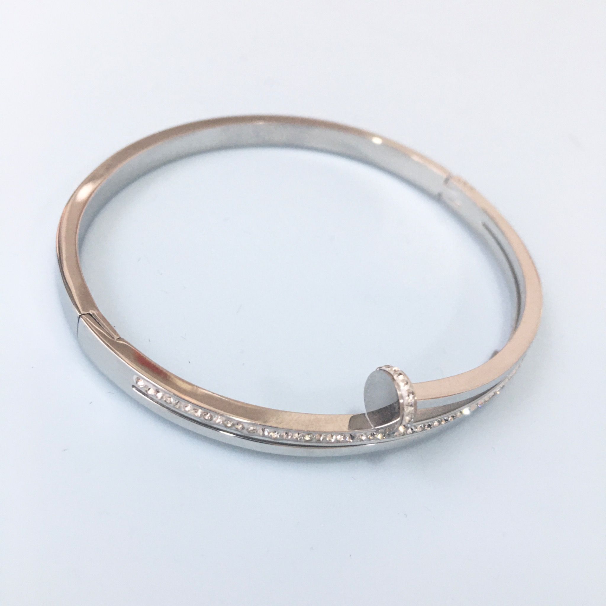 Vòng Tay TiTan Cao Cấp - Cây Đinh Cartier Pha Lê Trắng (AE)