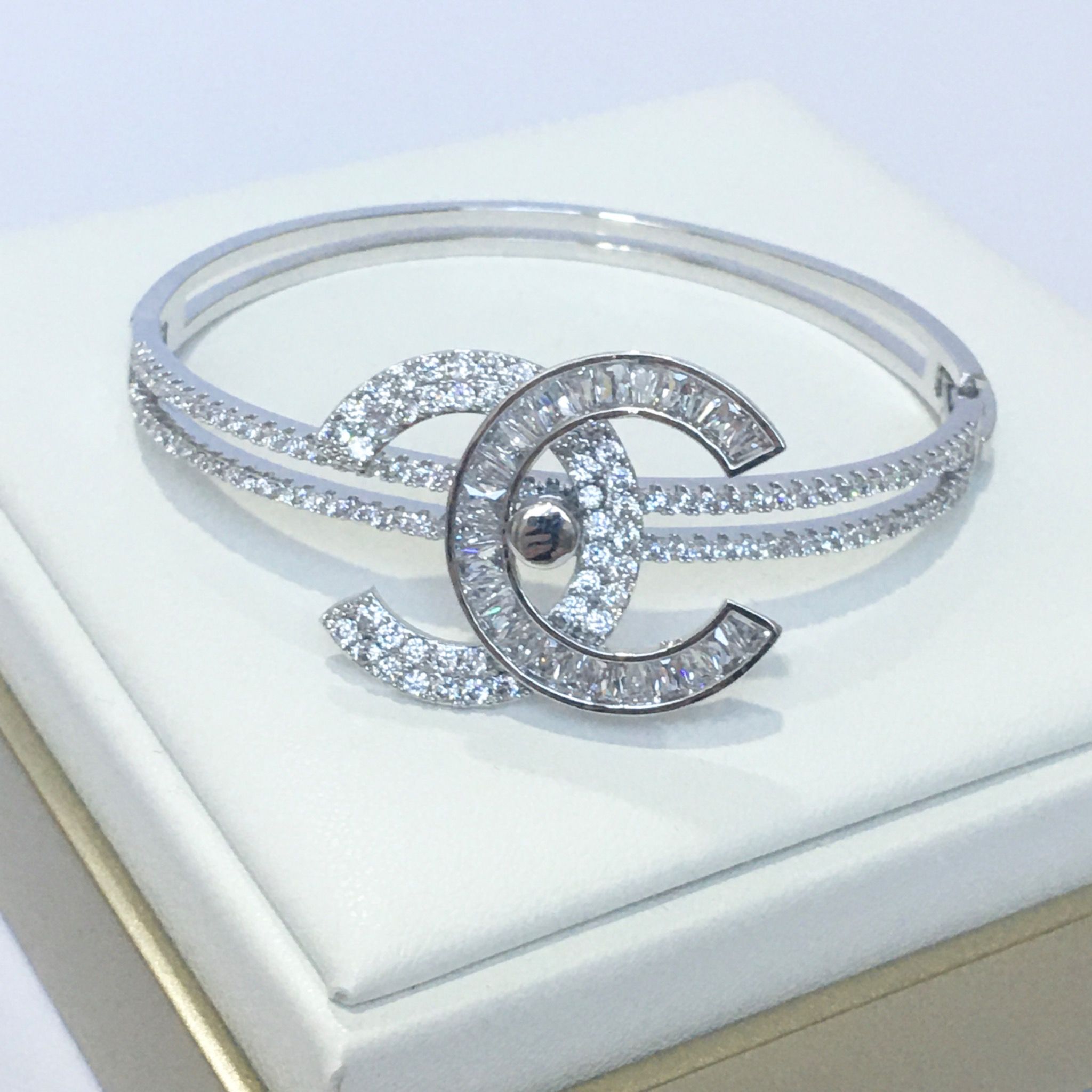 Vòng Tay Chanel Pha Lê Trắng (AF)