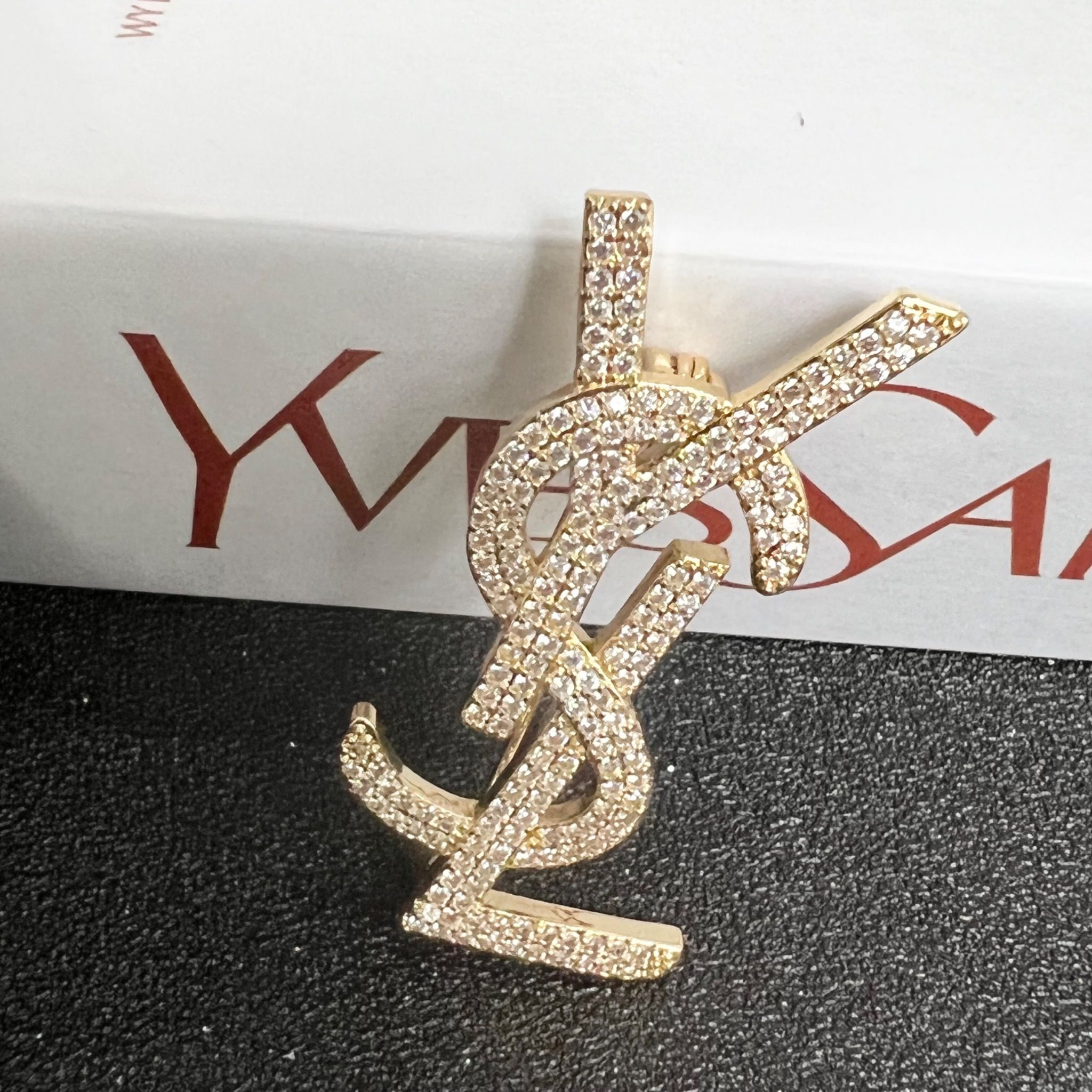 Cài Áo Nam, Nữ - YSL Màu Vàng Pha Lê Trắng (AK)