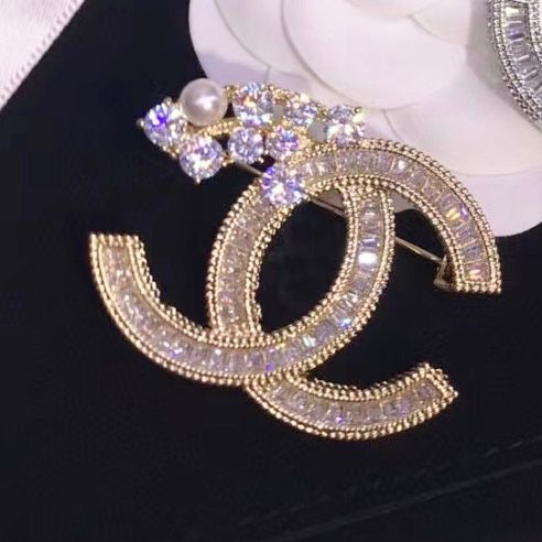 Cài Áo Nam, Nữ - Chanel Màu Vàng Ngọc Trai & Pha Lê Trắng (CF)