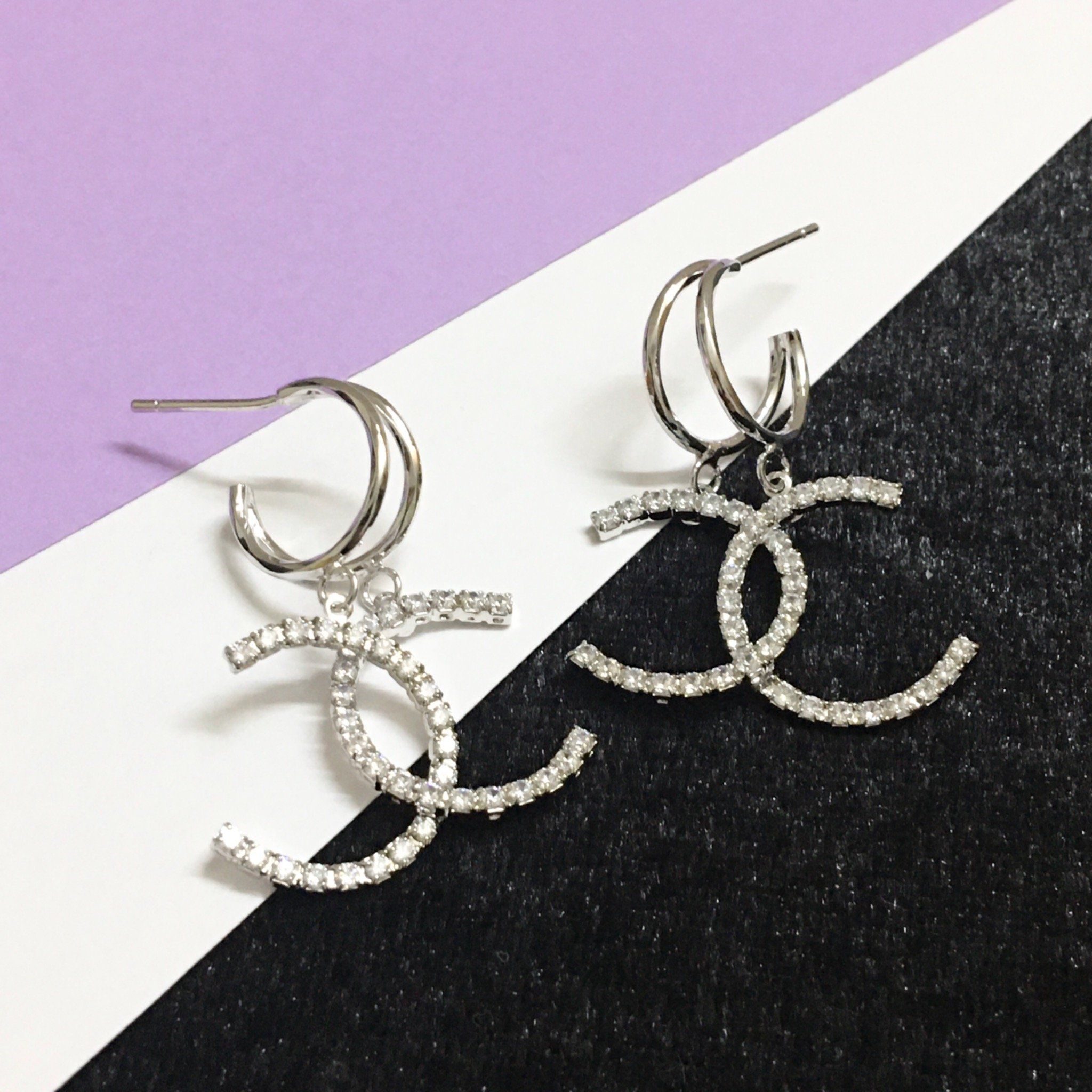 Bông Tai Chanel Màu Trắng Pha Lê (CI)