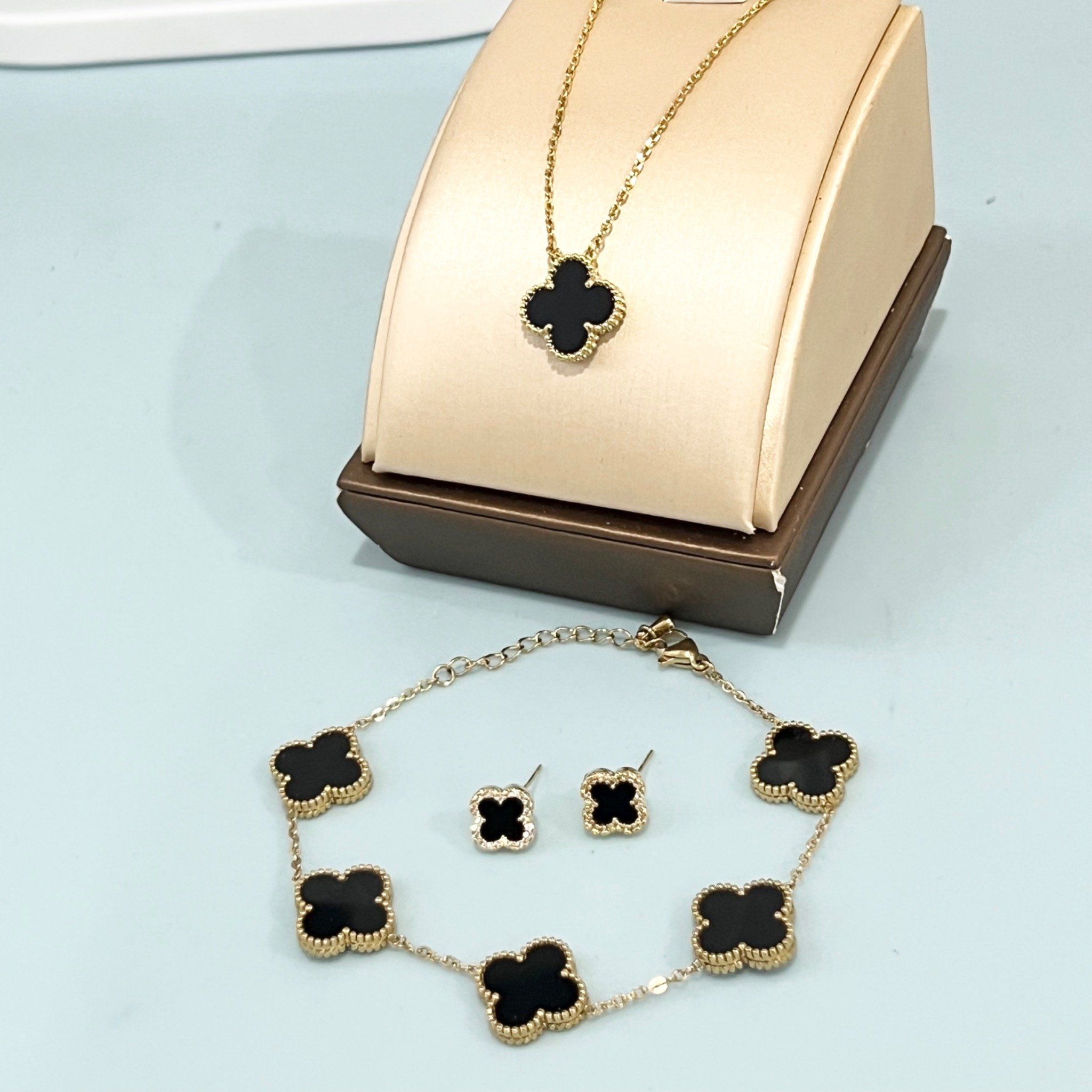 Bộ Trang Sức Cỏ 4 Lá May Mắn Vàng Đen Size 1cm - Dây Chuyền, Vòng Tay & Bông Tai Pha Lê (AP)
