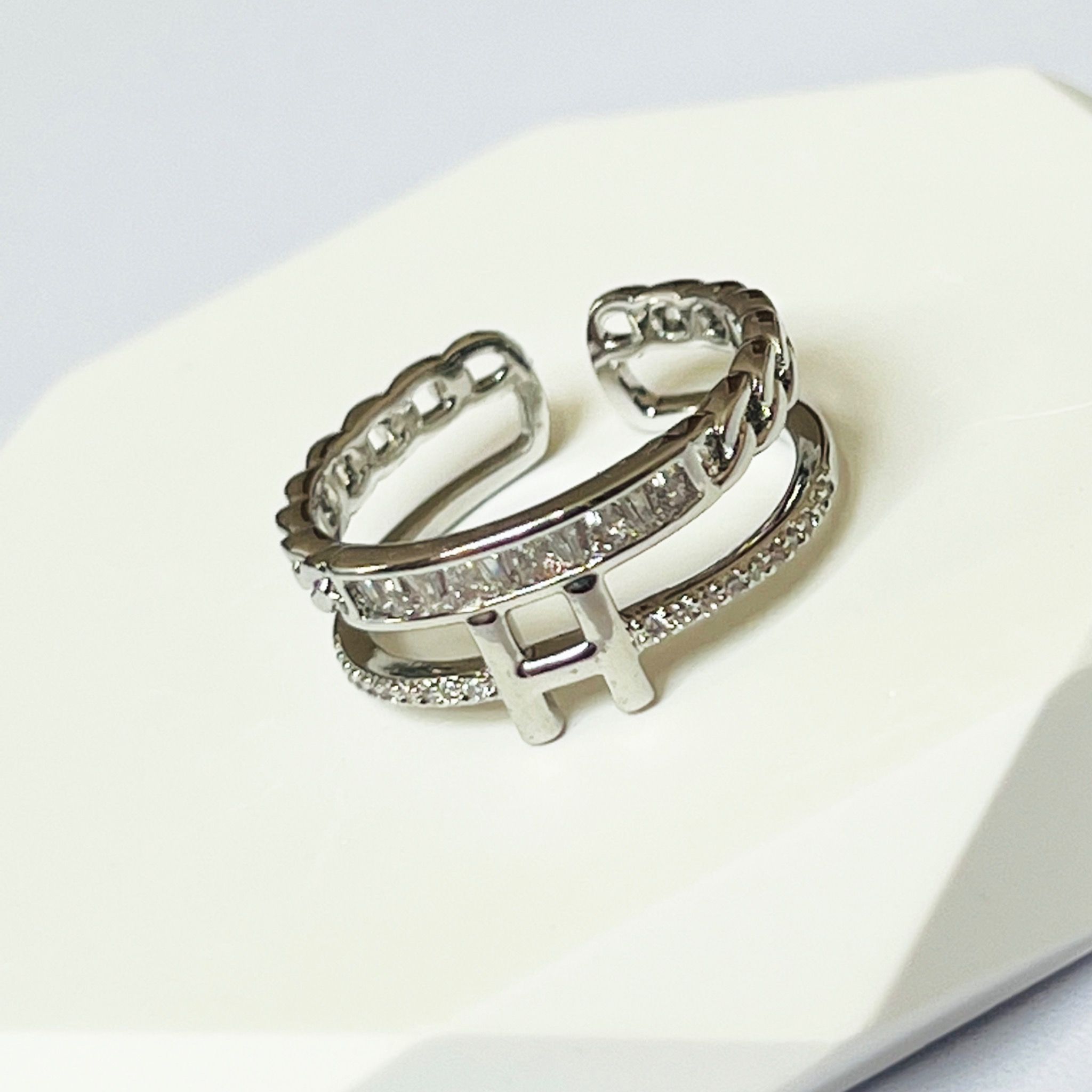 Bộ Trang Sức Hermes Trắng - Vòng Tay, Nhẫn & Bông Tai Pha Lê (AA)