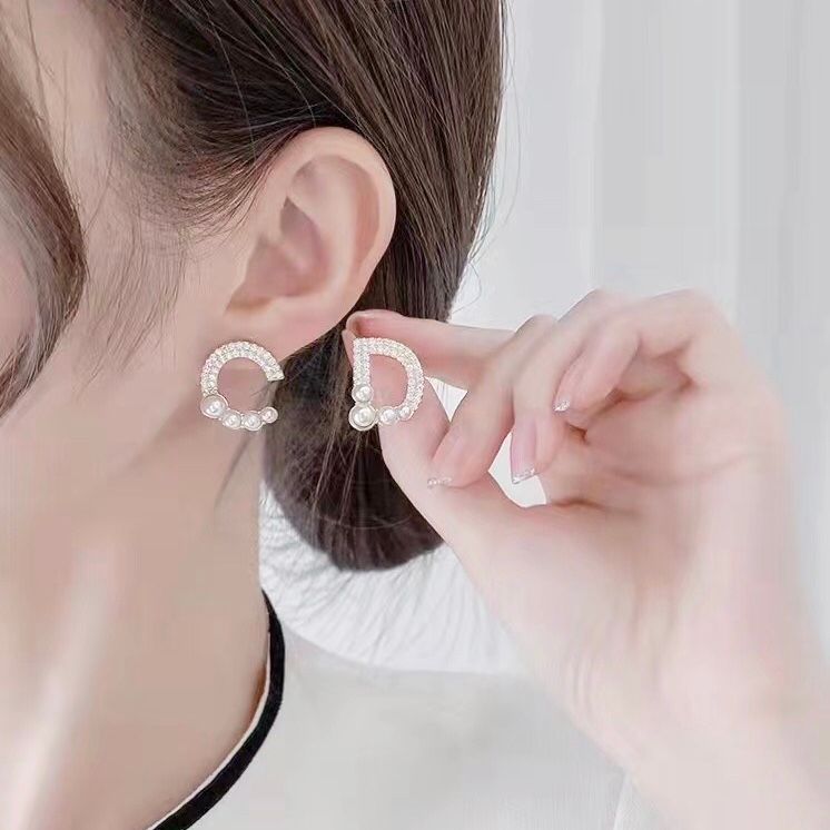 Bông Tai Dior Màu Vàng Bản To Ngọc Trai & Pha Lê Trắng (AE)