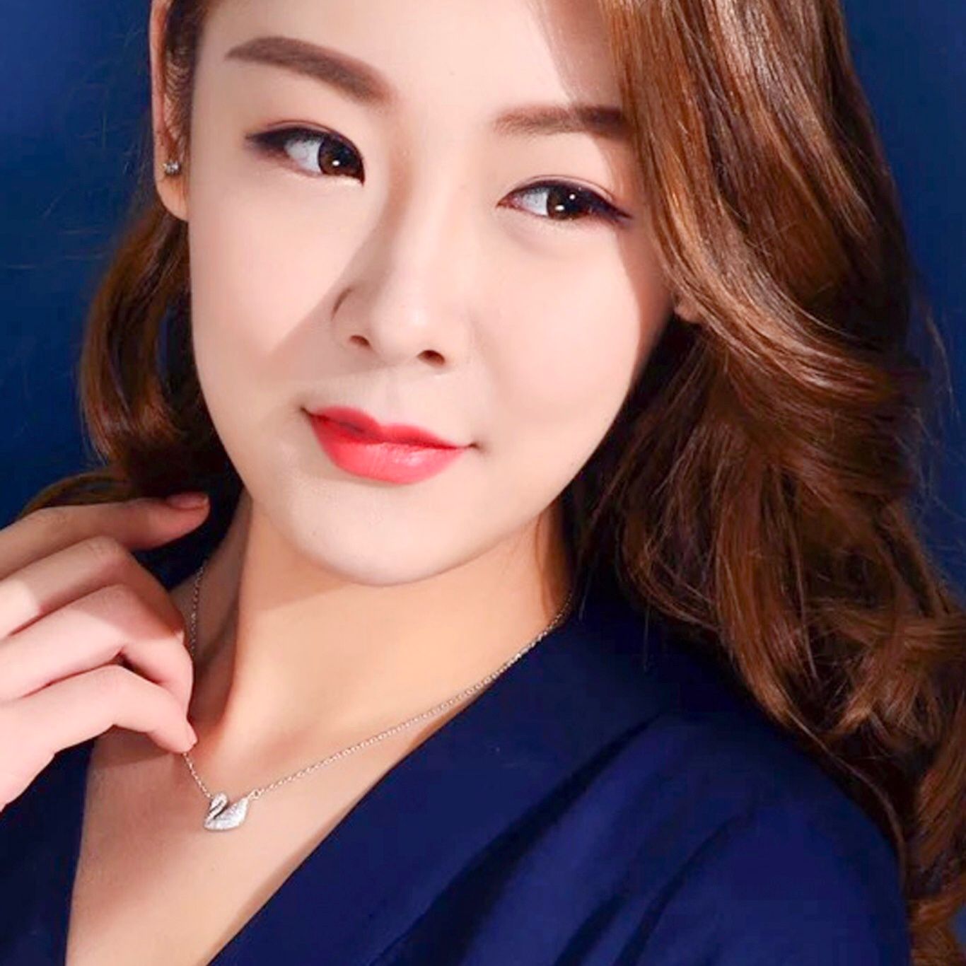DÂY CHUYỀN NGẮN - THIÊN NGA TRẮNG (AA)