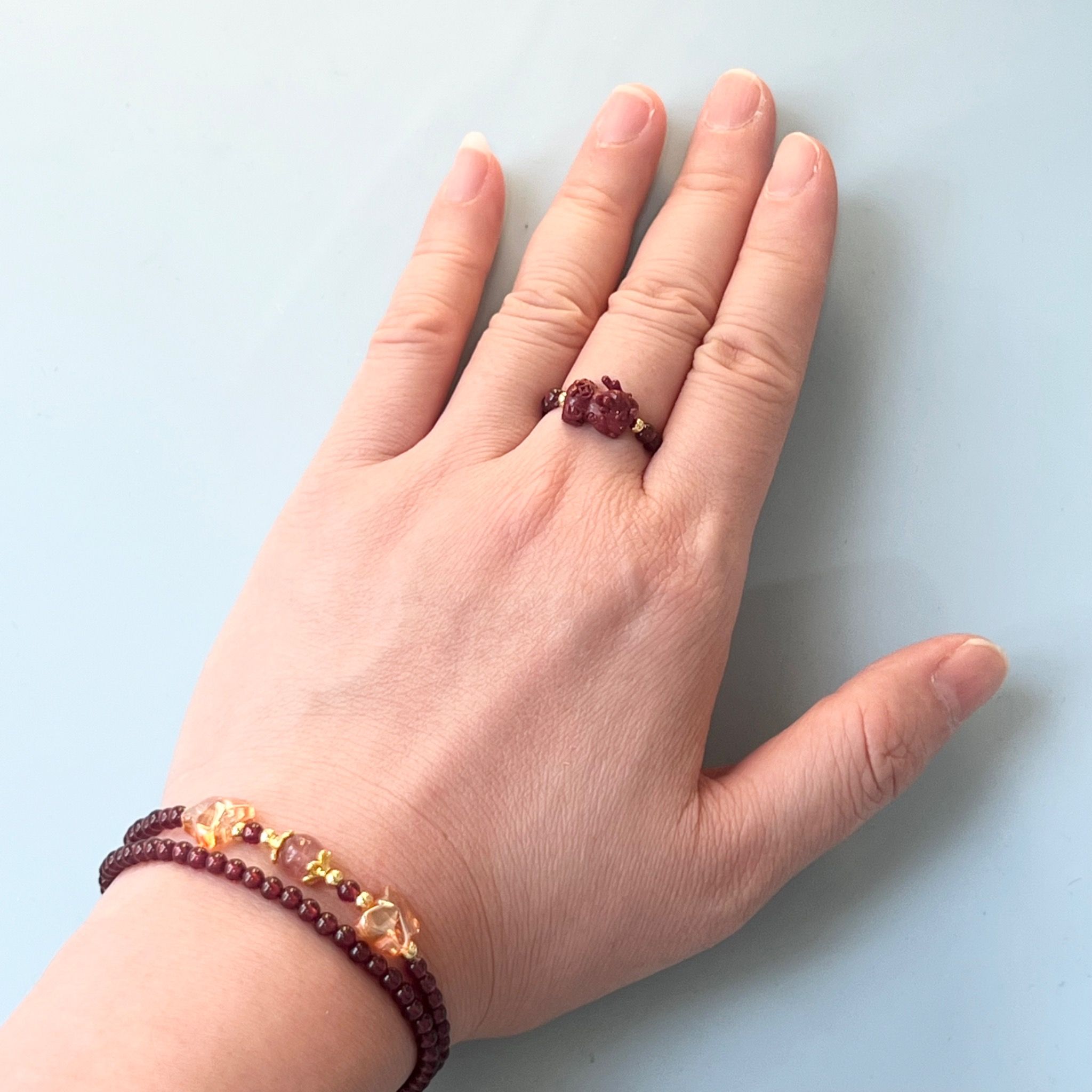 Nhẫn Đá Phong Thuỷ Cao Cấp - Con Tỳ Hưu Đá Chu Sa & Đá Garnet Thiên Nhiên May Mắn