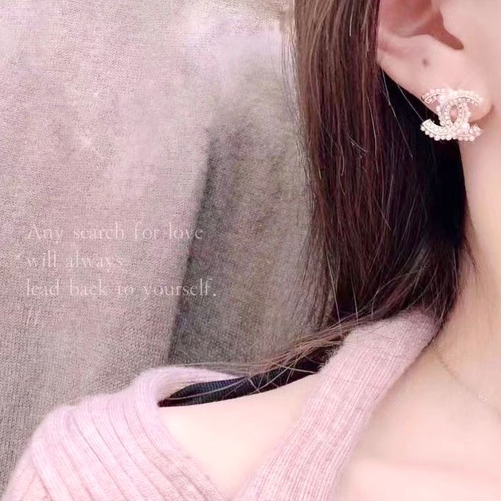 Bông Tai Chanel Bản To Màu Vàng Ngọc Trai & Pha Lê Trắng (BD)