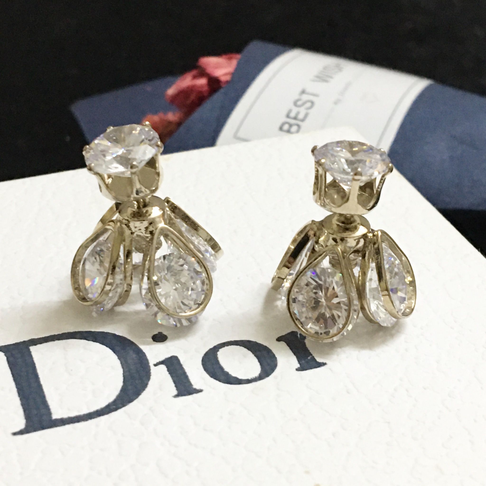 Bông Tai Dior Màu Vàng Pha Lê Trắng (AG) - Có 3 Kiểu Đeo
