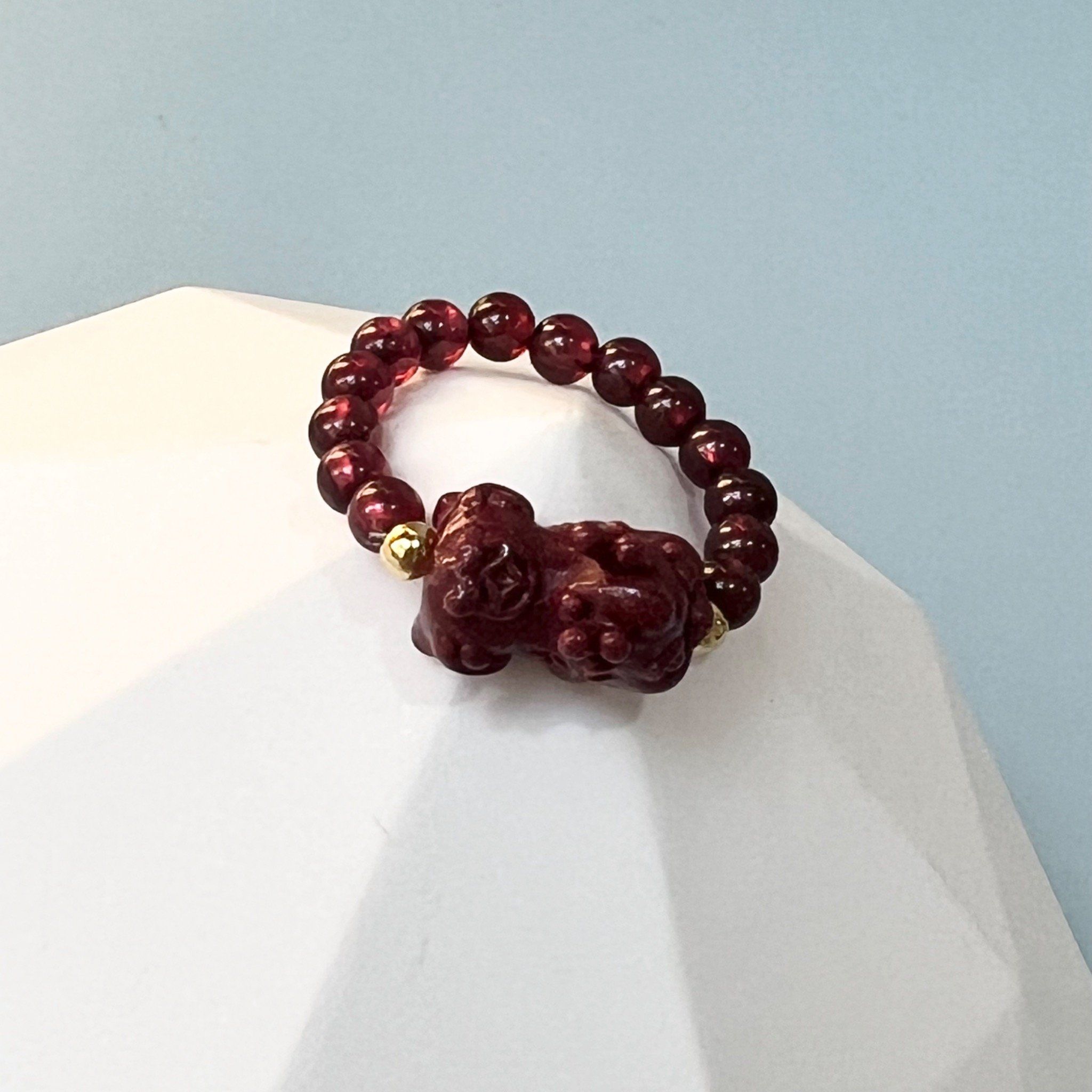 Nhẫn Đá Phong Thuỷ Cao Cấp - Con Tỳ Hưu Đá Chu Sa & Đá Garnet Thiên Nhiên May Mắn