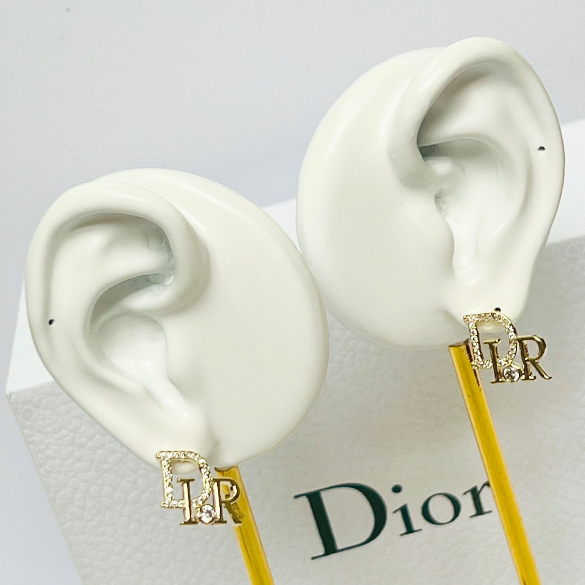 Bông Tai Dior Màu Vàng Pha Lê Trắng (AX)
