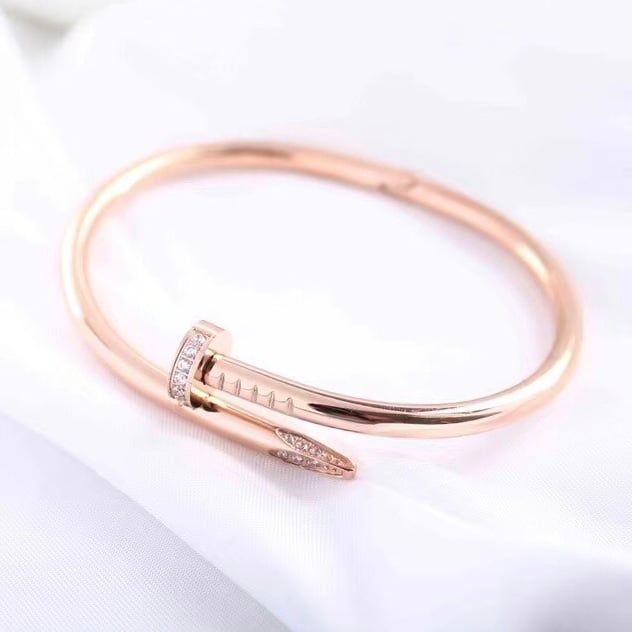 Vòng Tay Nam, Nữ TiTan Cao Cấp - Cartier Cây Đinh Màu Vàng Hồng Pha Lê Trắng
