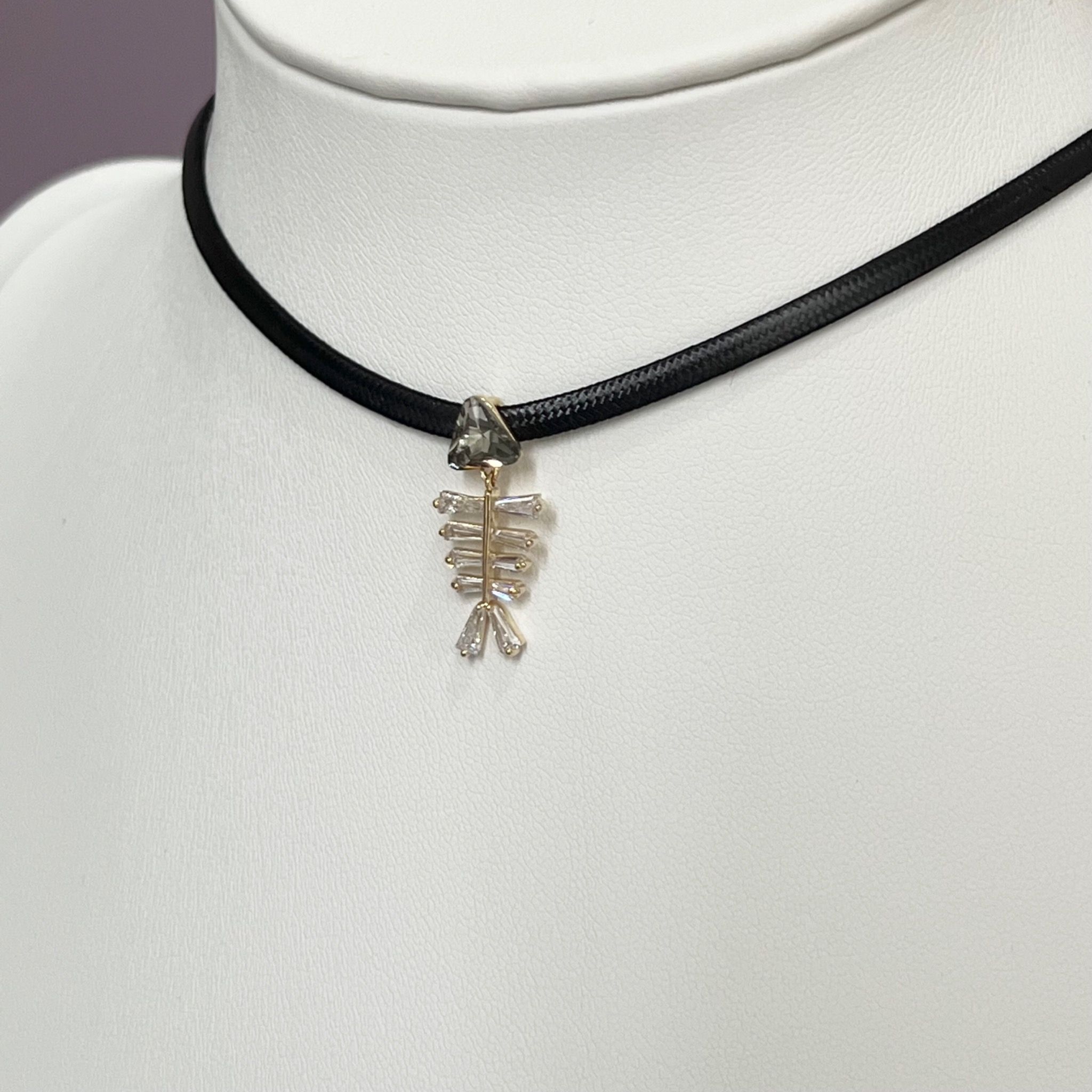Dây Chuyền Ngắn - Choker Bộ Xương Cá Pha Lê Xanh Rêu & Trắng