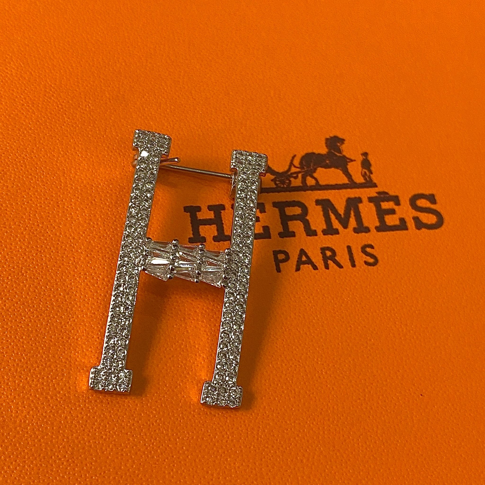 Cài Áo Hermes Màu Trắng Pha Lê (AB)