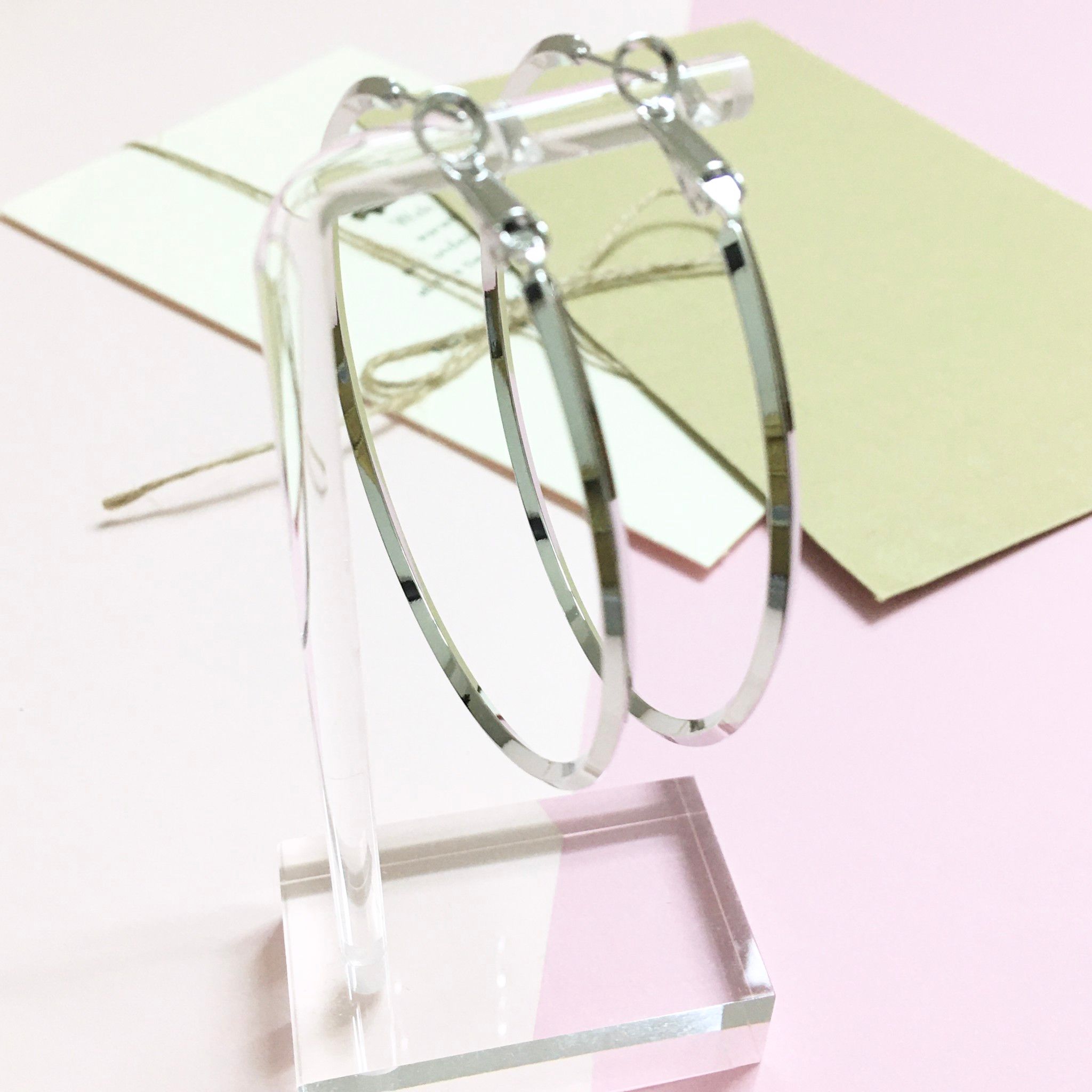 Bông Tai Khoen Tròn Bản To Màu Trắng 6cm Cá Tính (AV)